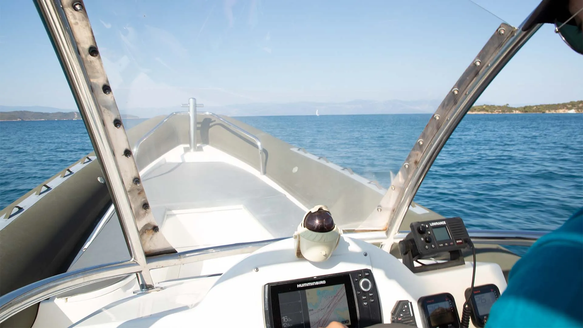 Motorboat YOLO — yacht photo 2