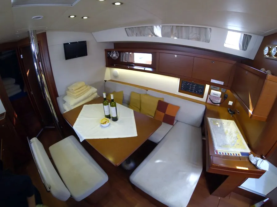 Oceanis 45 Neška II — фотография яхты 10