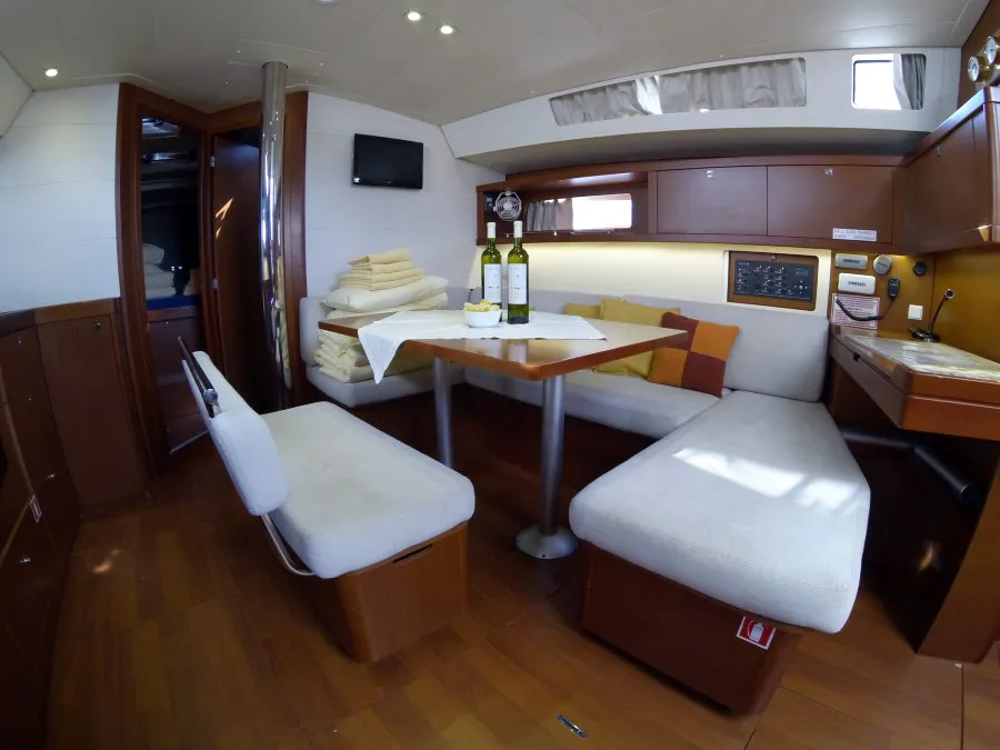 Oceanis 45 Neška II — фотография яхты 13