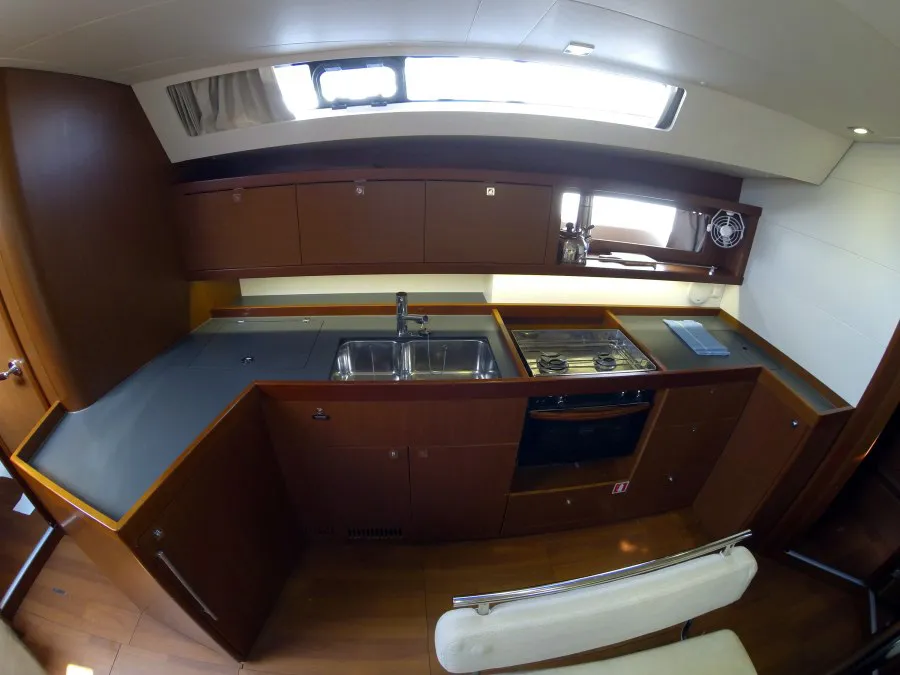 Oceanis 45 Neška II — фотография яхты 14