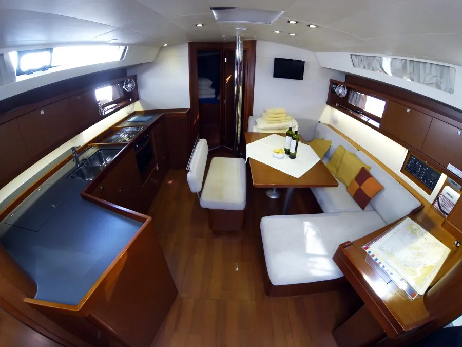Oceanis 45 Neška II — фотография яхты 9