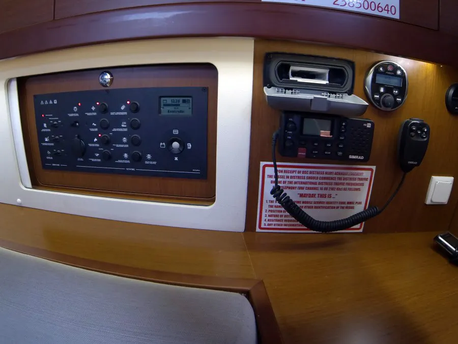 Oceanis 45 Neška II — фотография яхты 23