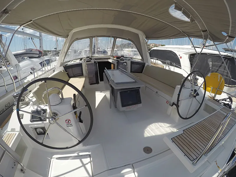 Oceanis 45 Neška II — фотография яхты 6