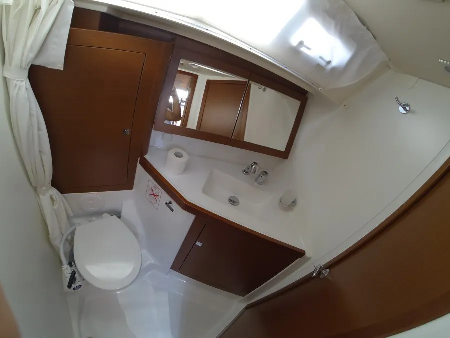 Oceanis 45 Neška II — фотография яхты 5