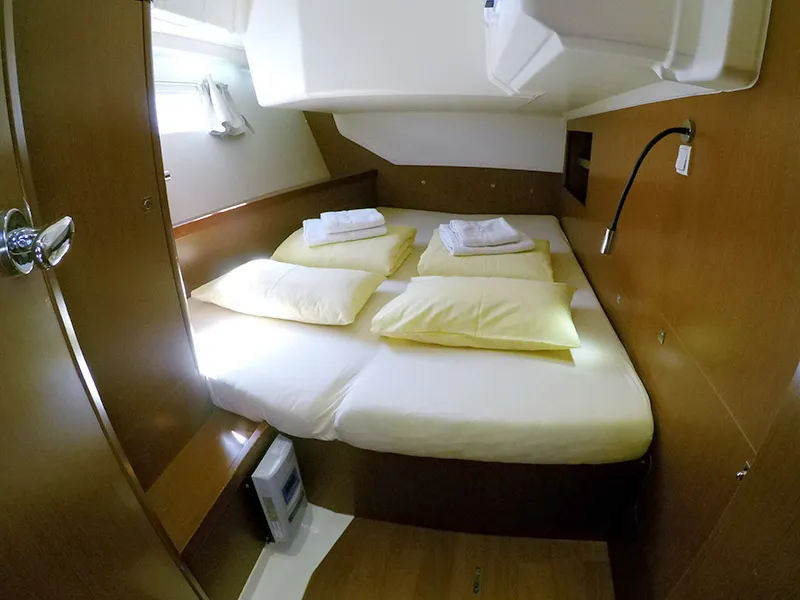 Oceanis 45 Neška II — фотография яхты 19