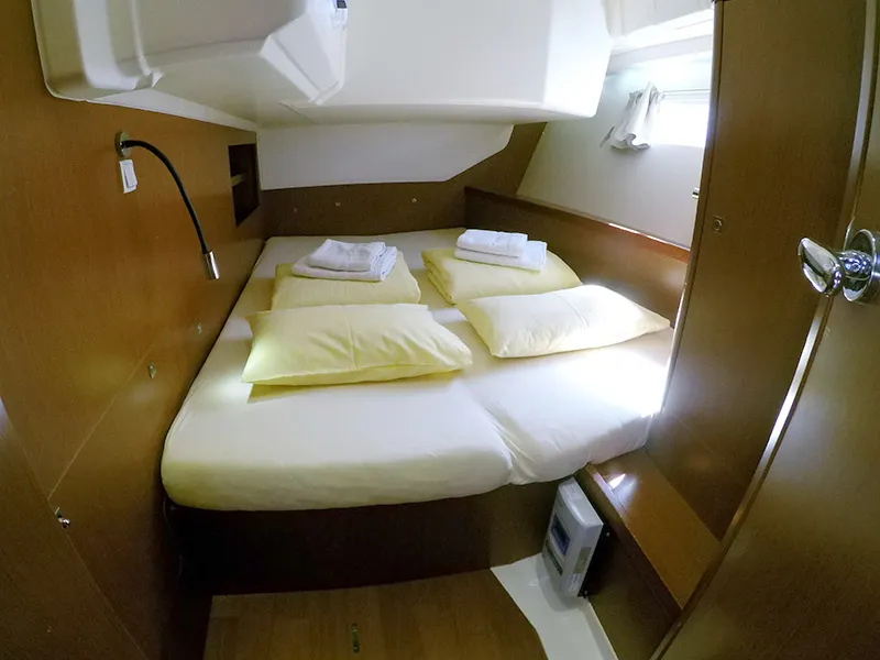 Oceanis 45 Neška II — фотография яхты 15