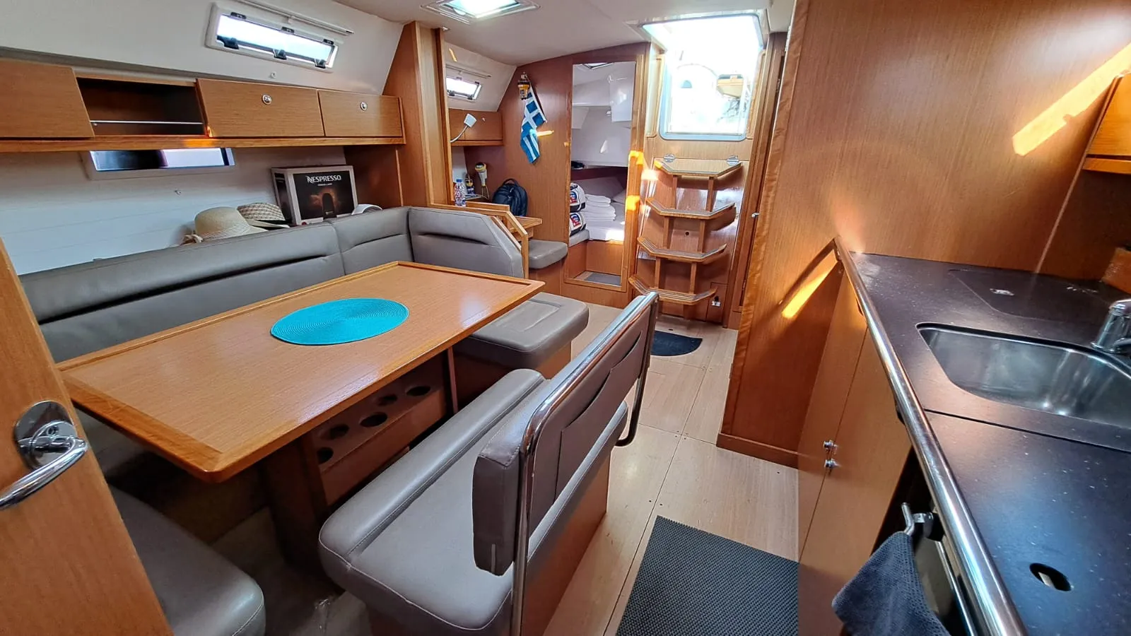 Bavaria Cruiser 40 Manta — фотография яхты 10