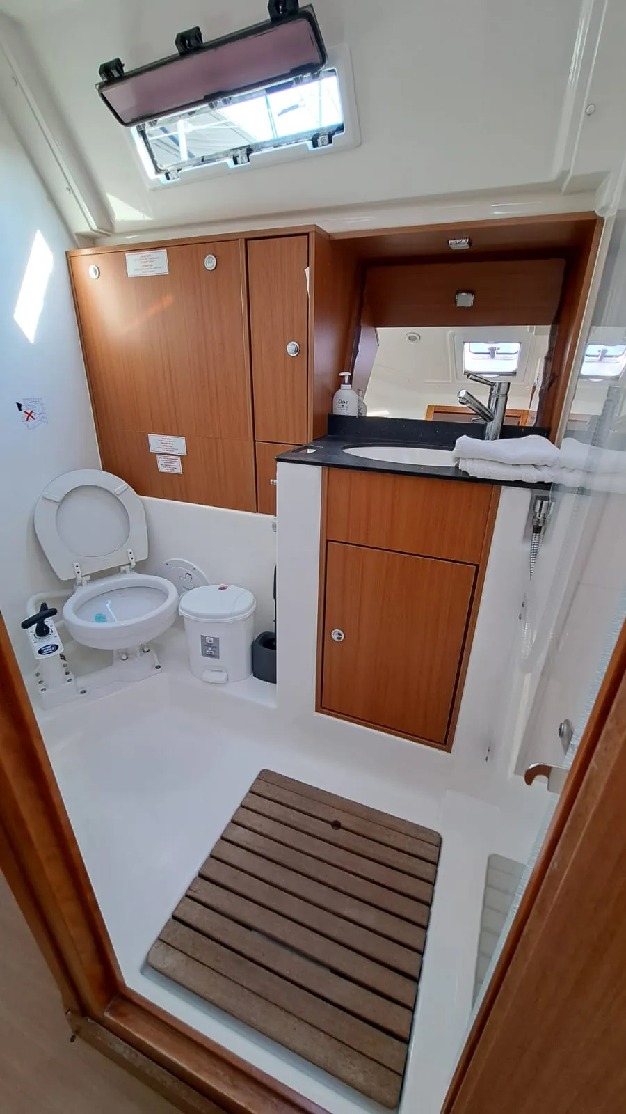 Bavaria Cruiser 40 Manta — фотография яхты 17