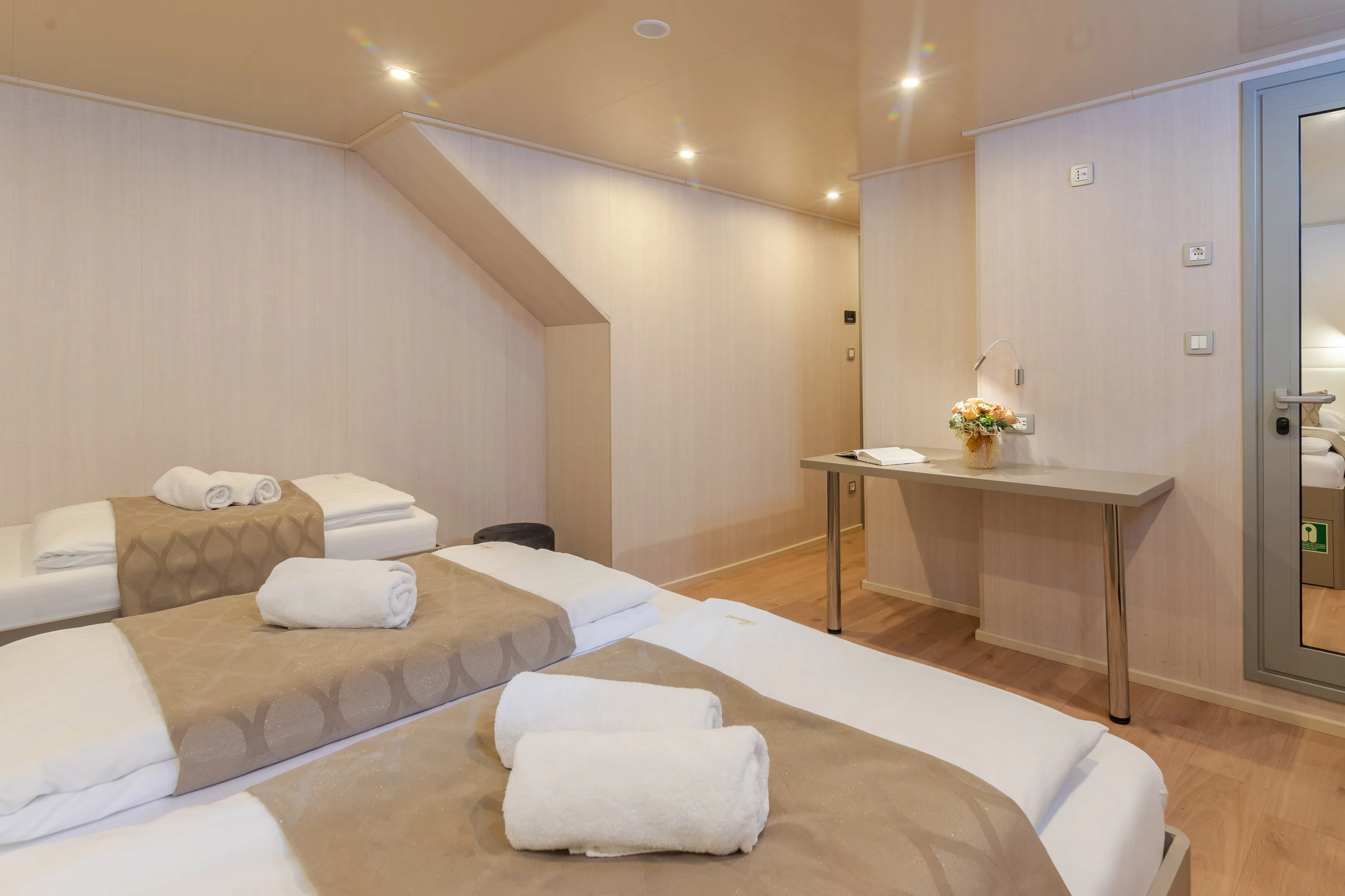 Luxury Motor Yacht Suzana — yacht photo 16