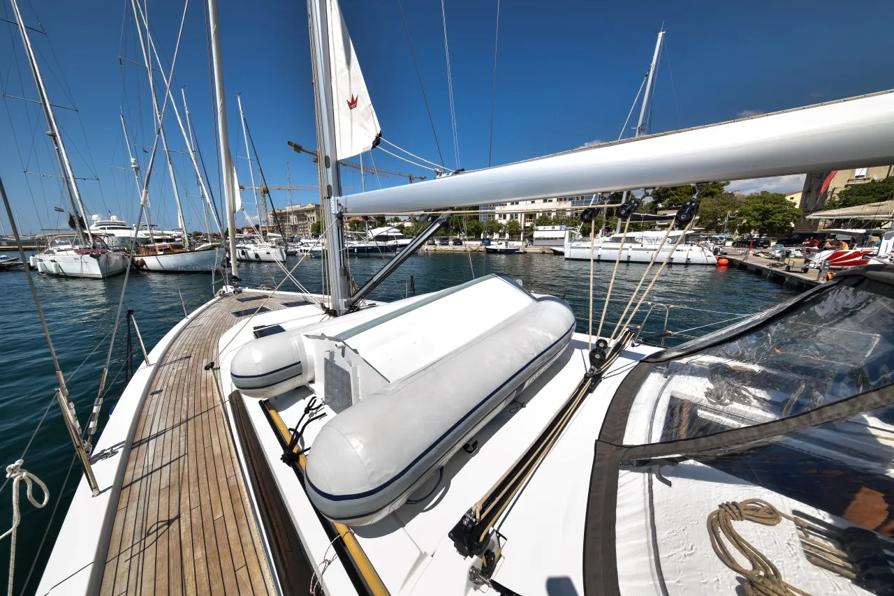 Dufour 470 La Familia — фотография яхты 26