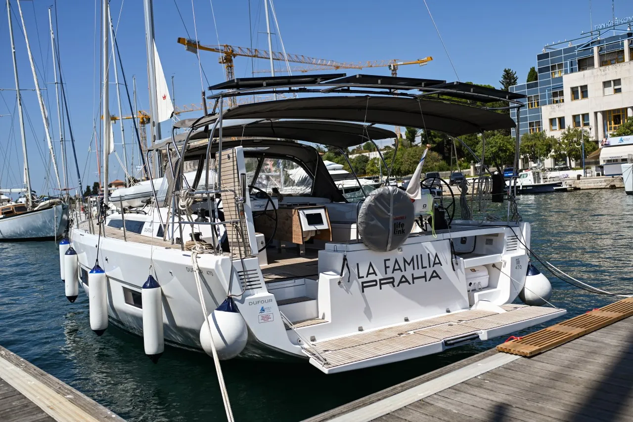 Dufour 470 La Familia — фотография яхты 14