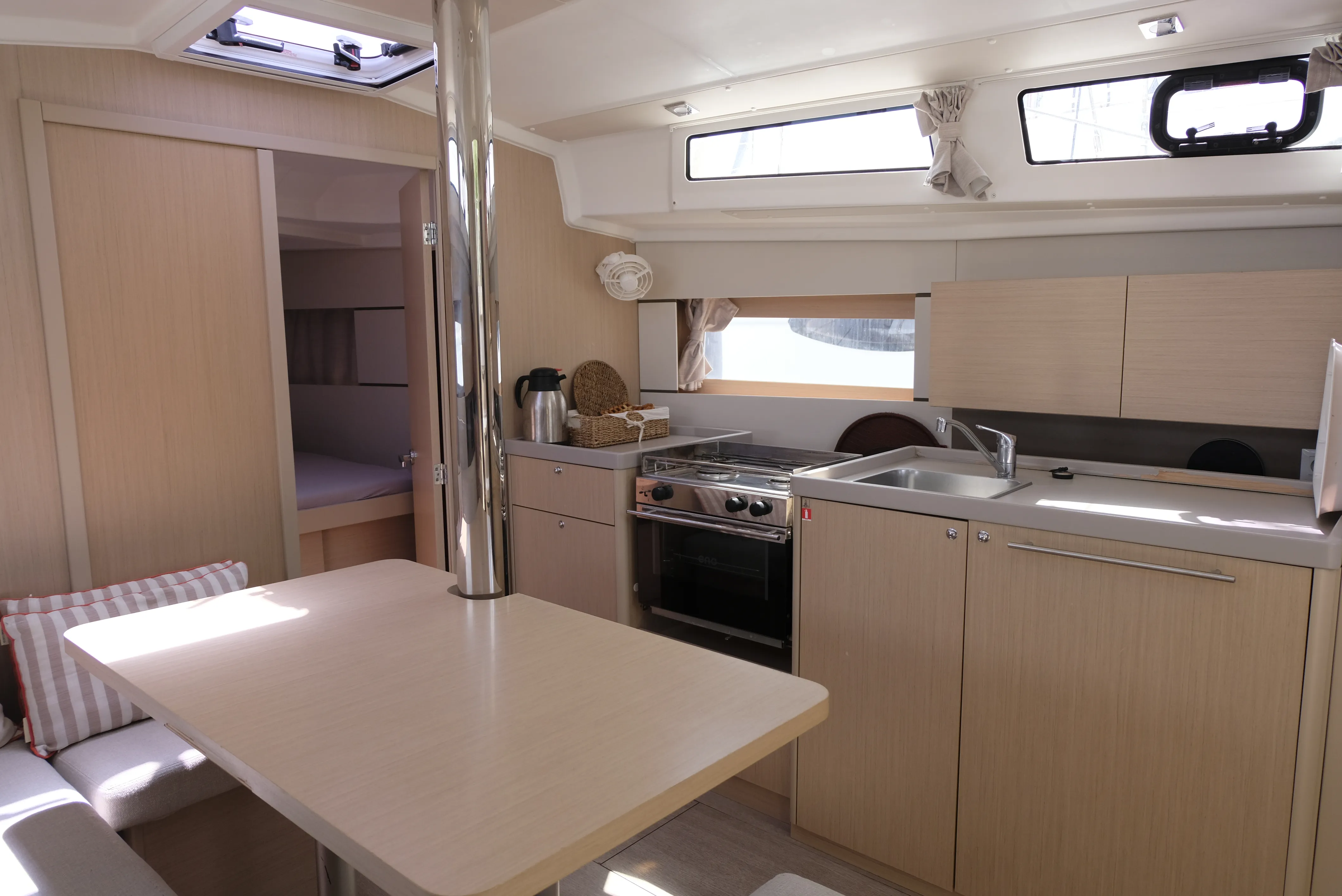 Oceanis 38.1 TRITON 89 — фотография яхты 6