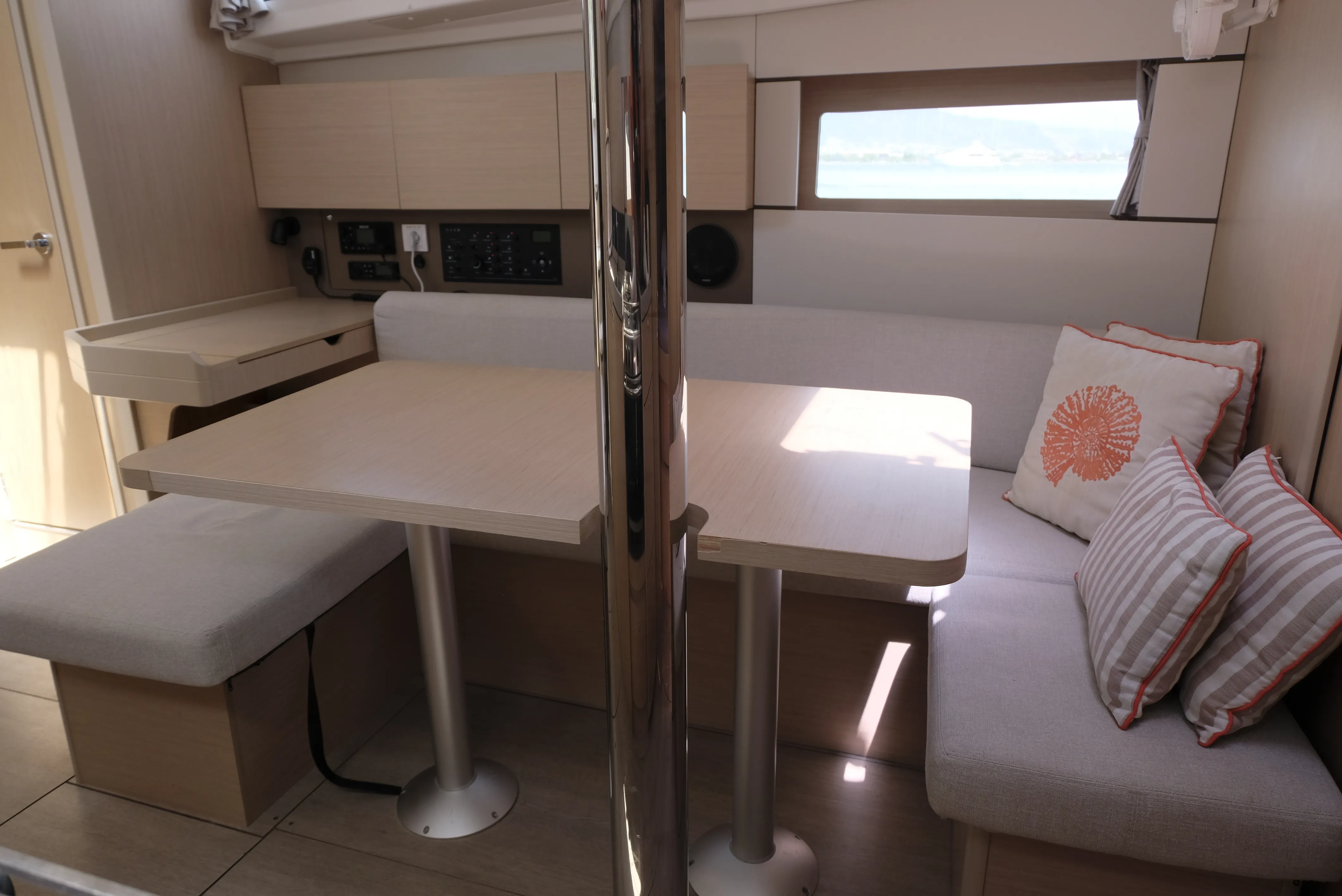 Oceanis 38.1 TRITON 89 — фотография яхты 11