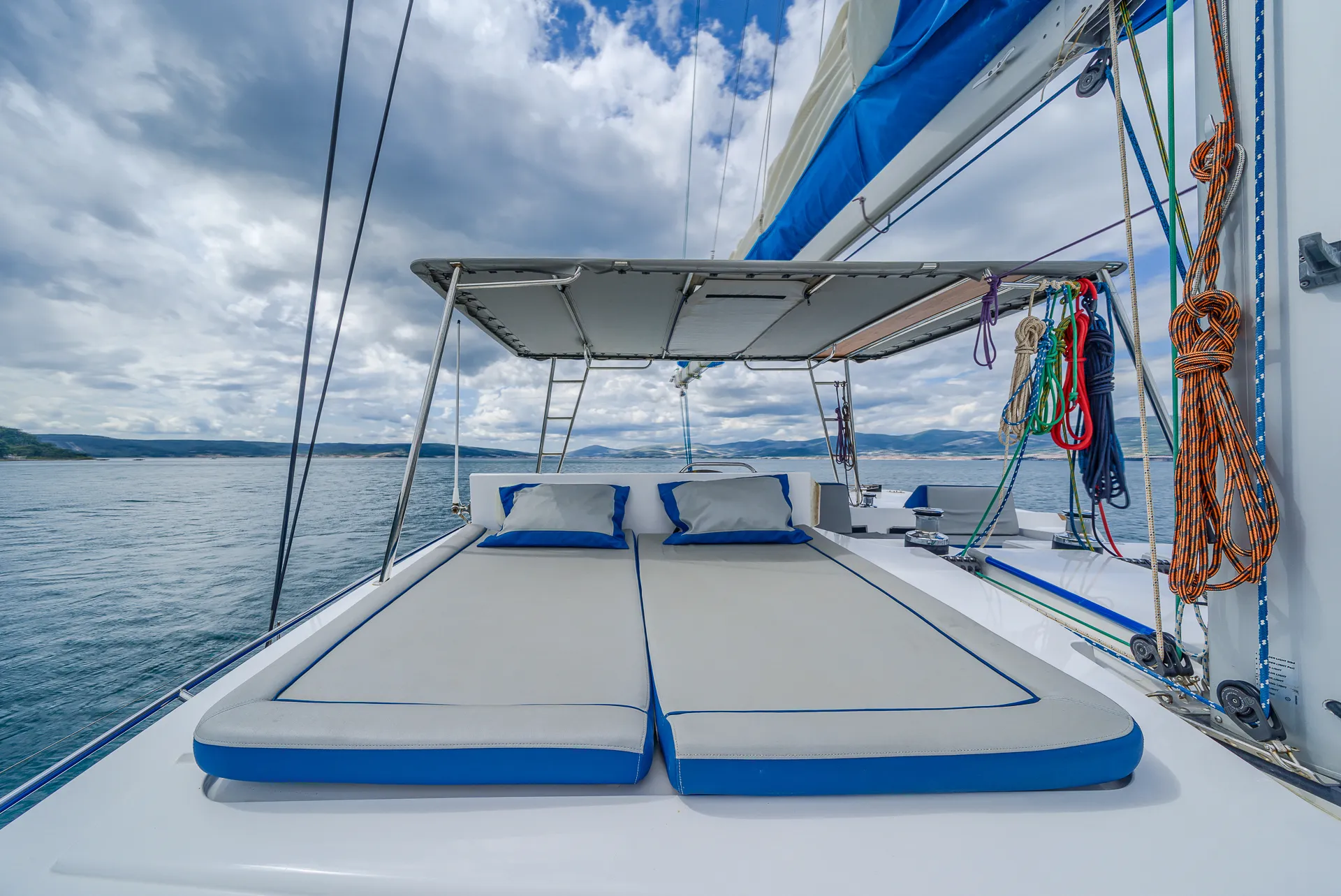 Luna 49 Blue — foto dello yacht n. 2