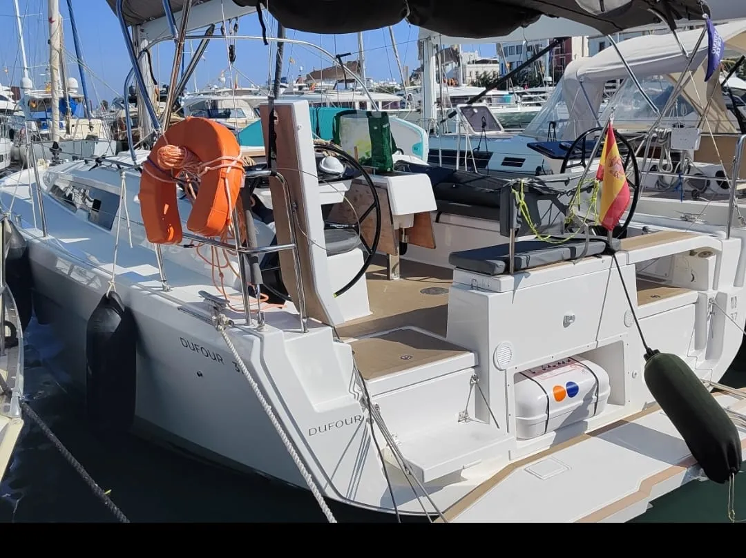 Dufour 37 SIRIUS — yacht photo 2