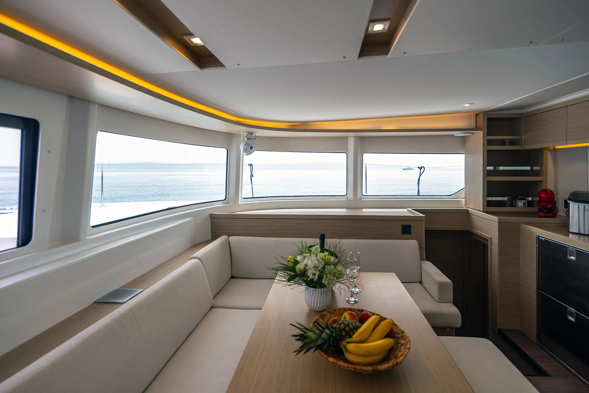 Lagoon 46 SUMMER MAGIC — yacht photo 2
