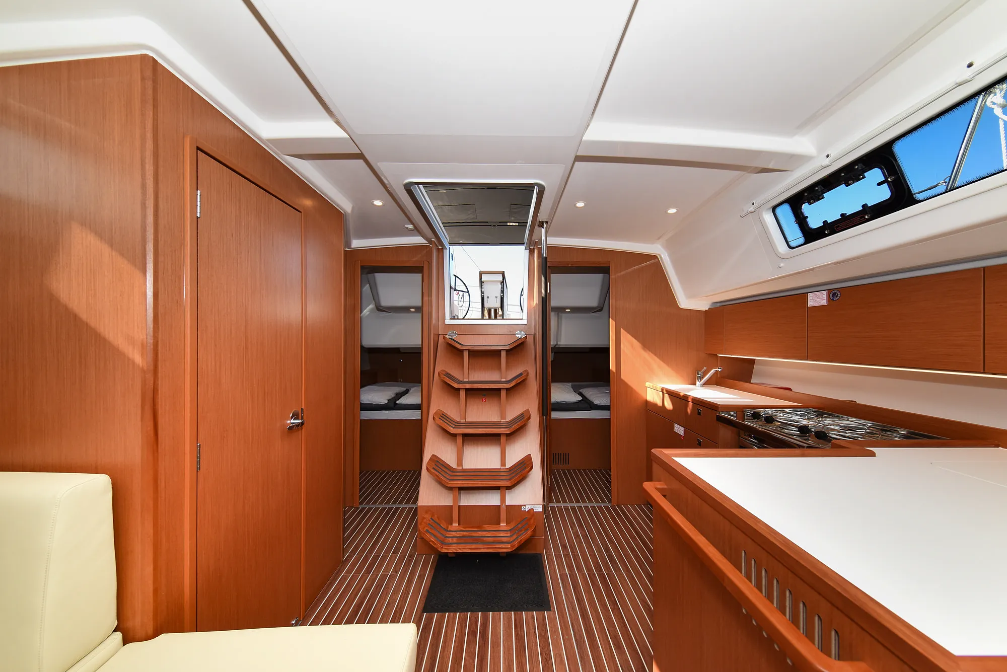Bavaria C42 Dna — jahifoto 2
