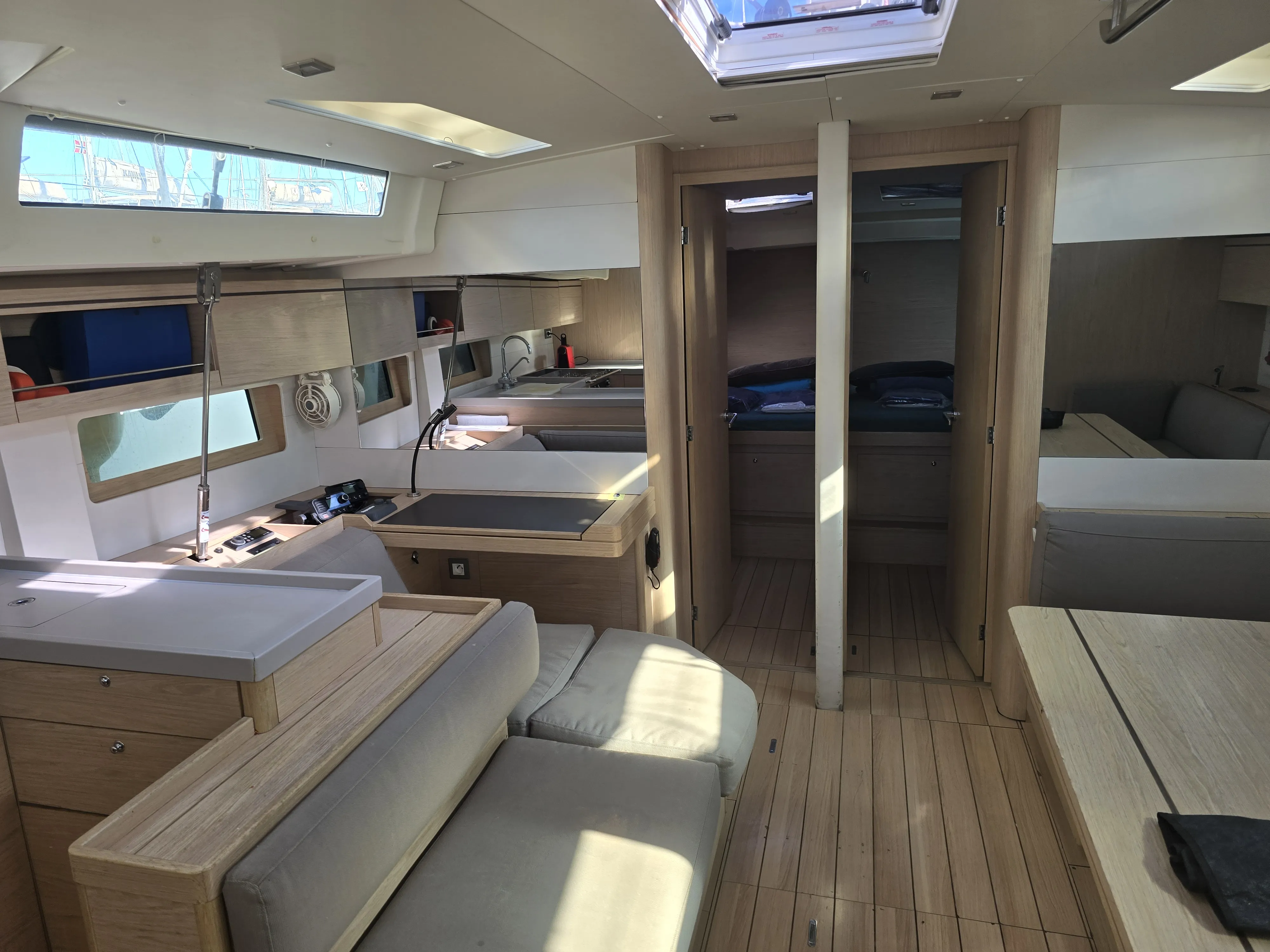 Oceanis 51.1 Amelia — фотография яхты 2