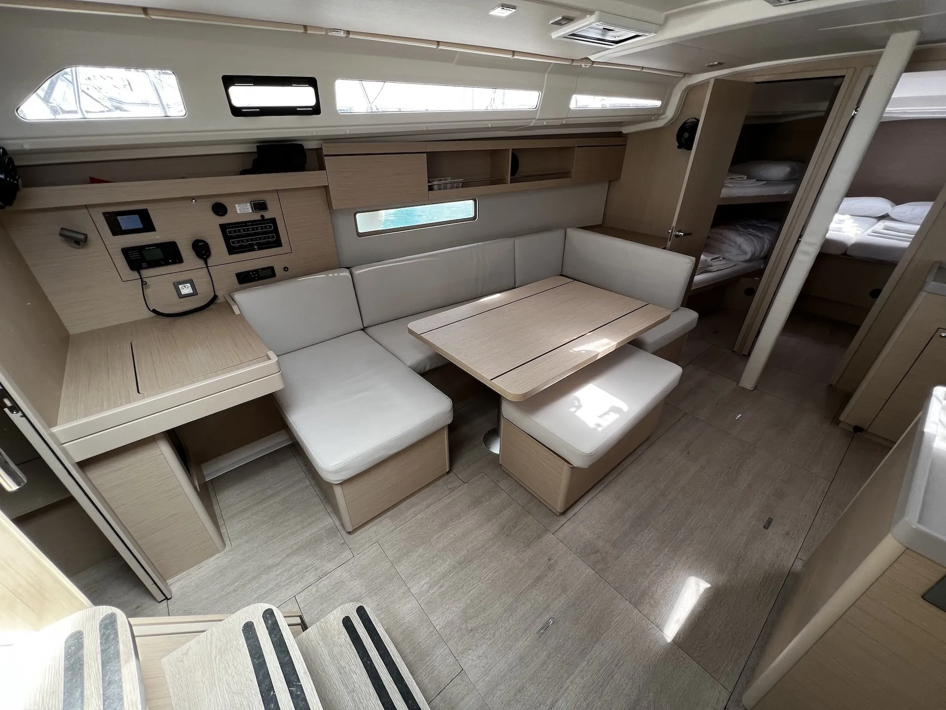 Oceanis 40.1 Elizabeth — фотография яхты 2
