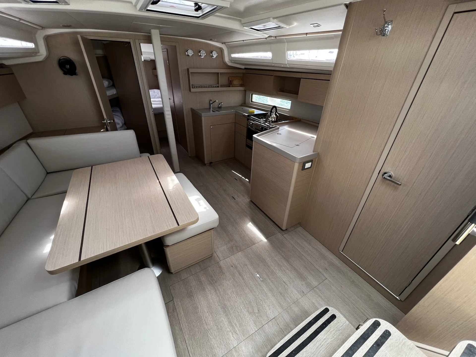 Oceanis 40.1 Elizabeth — фотография яхты 3