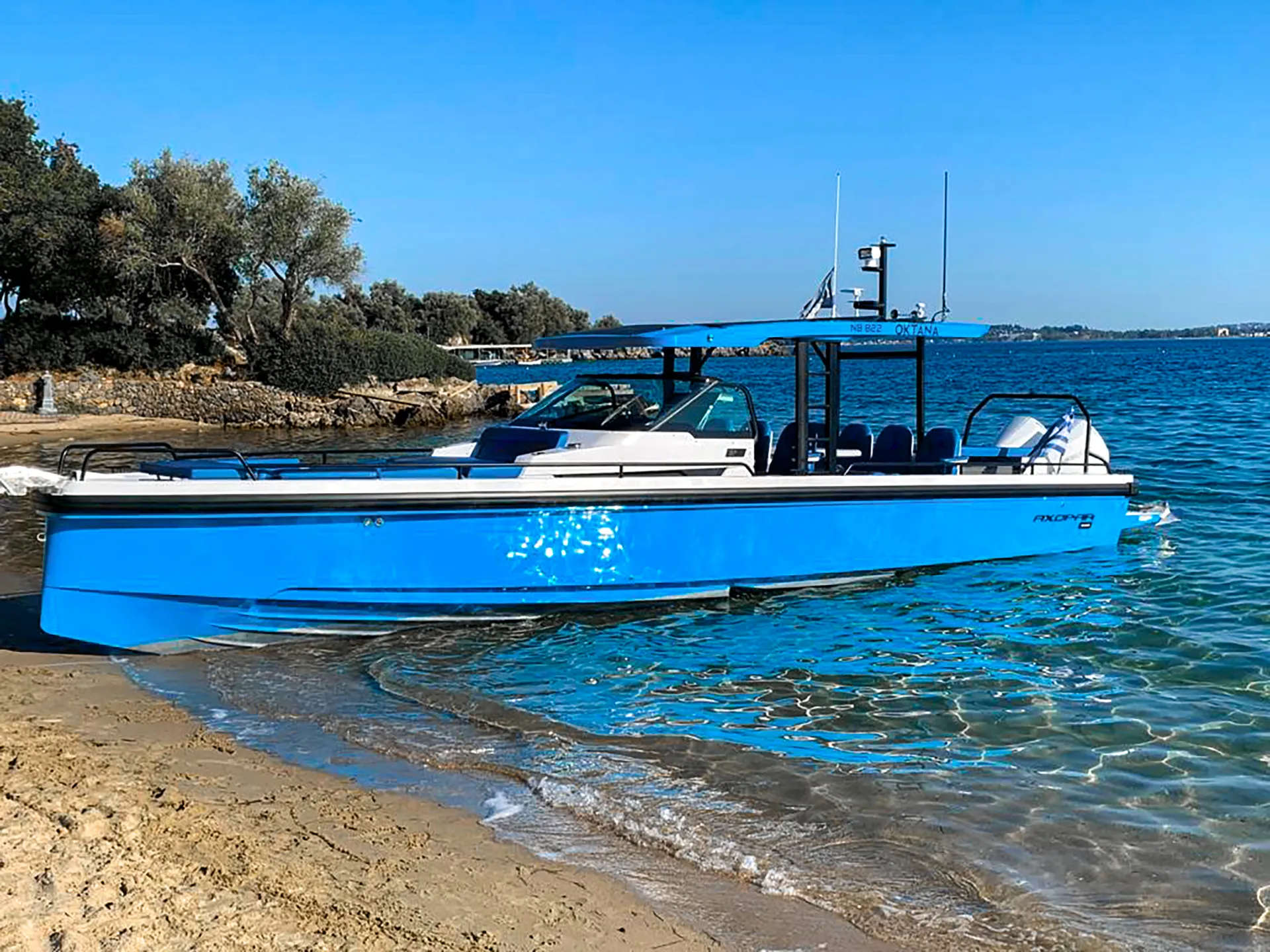 Axopar 37 Sun Top OKTANA — foto dello yacht n. 5