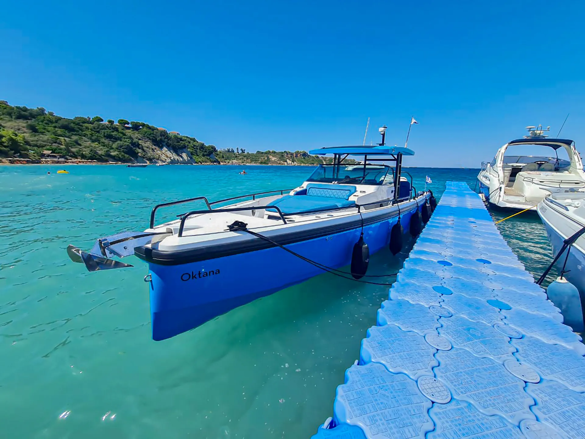 Axopar 37 Sun Top OKTANA — foto dello yacht n. 9