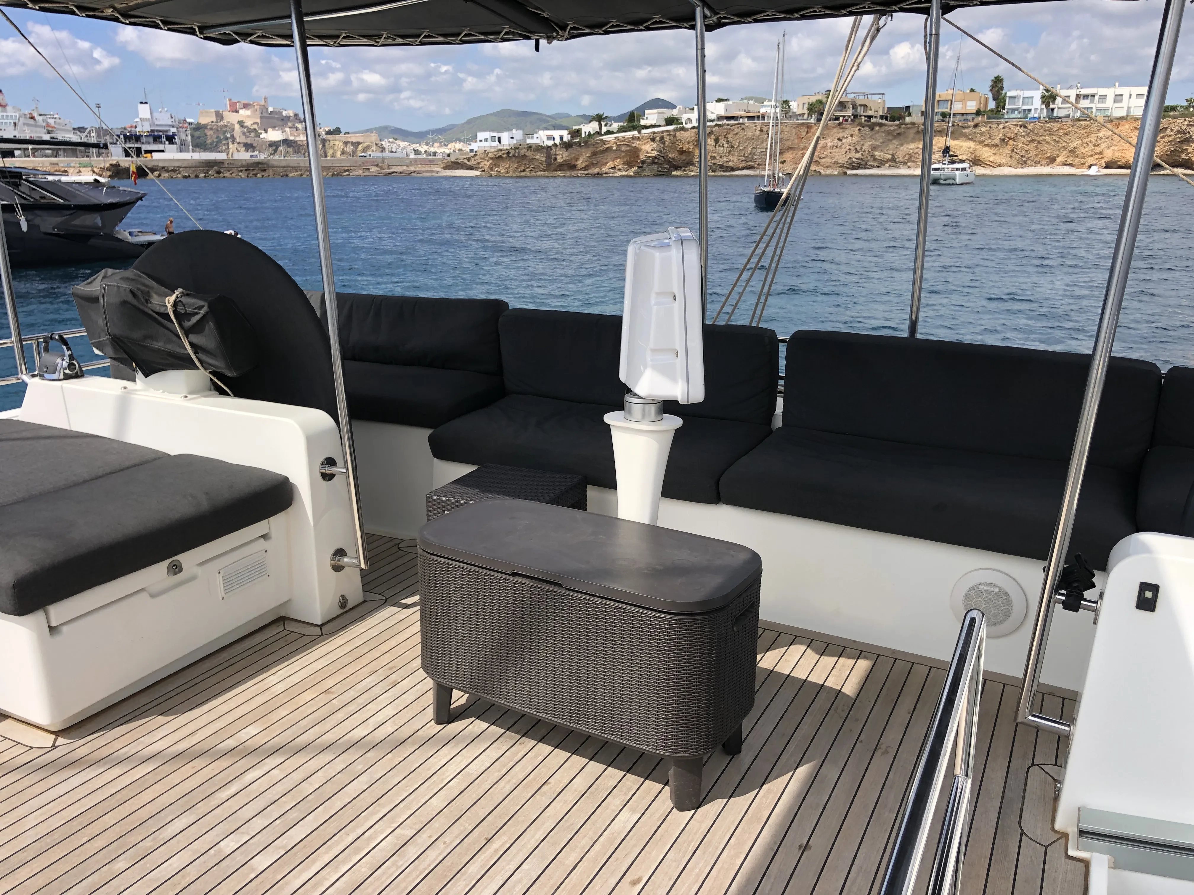 Lagoon 620 ZS — yacht photo 2