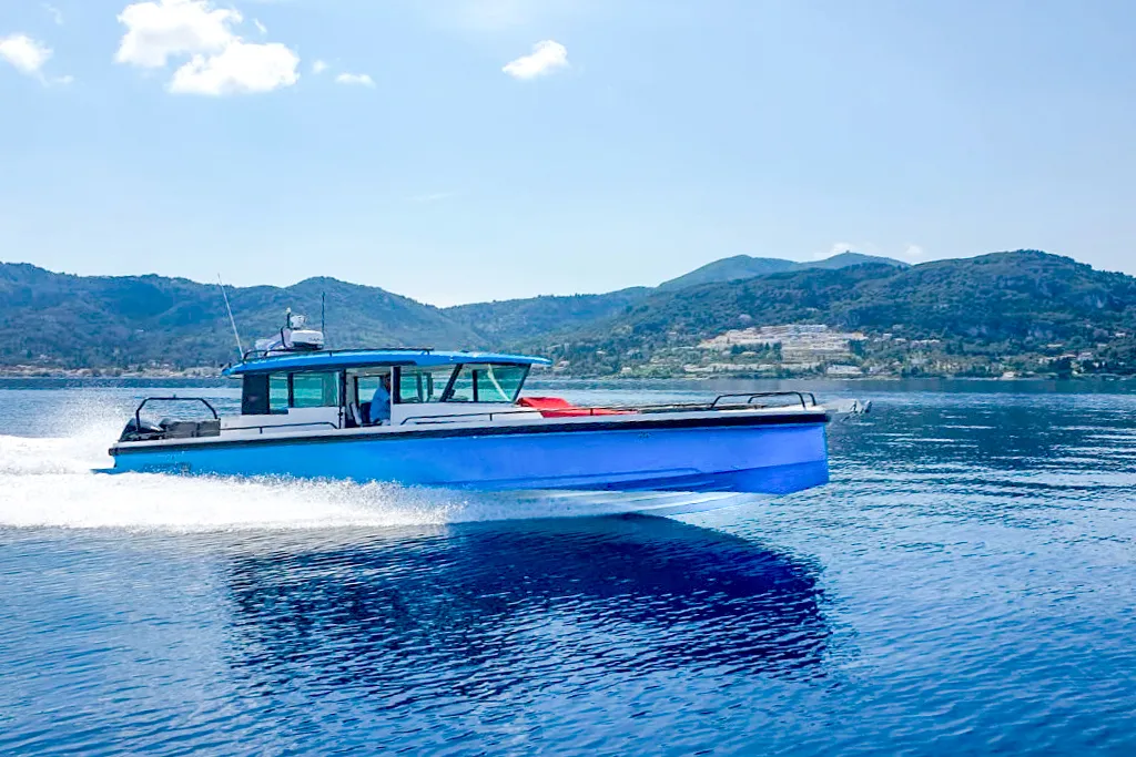 Axopar 37 XC Cross Cabin TRAVERSO — foto dello yacht n. 6