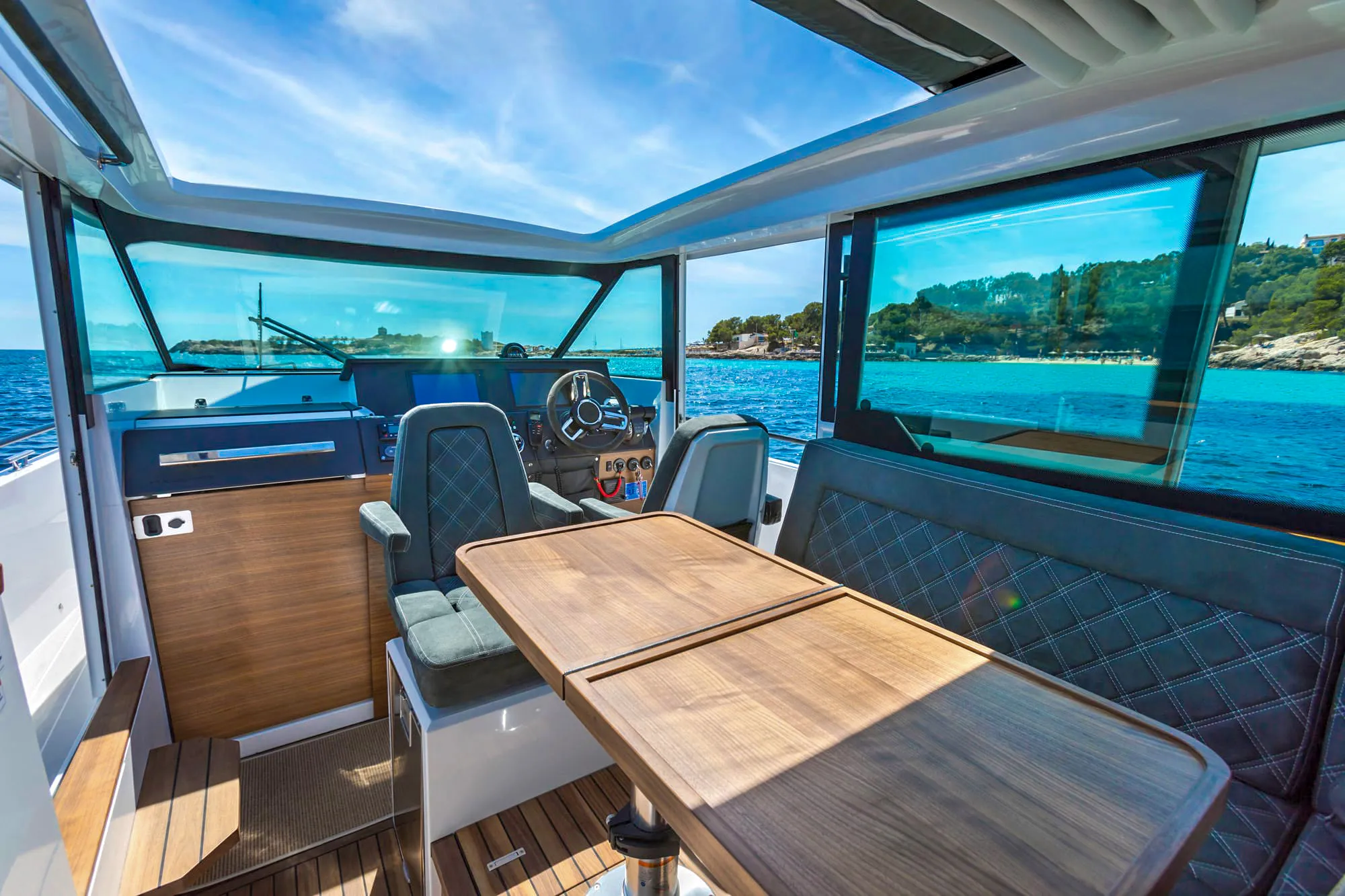 Axopar 37 XC Cross Cabin TRAVERSO — foto dello yacht n. 13