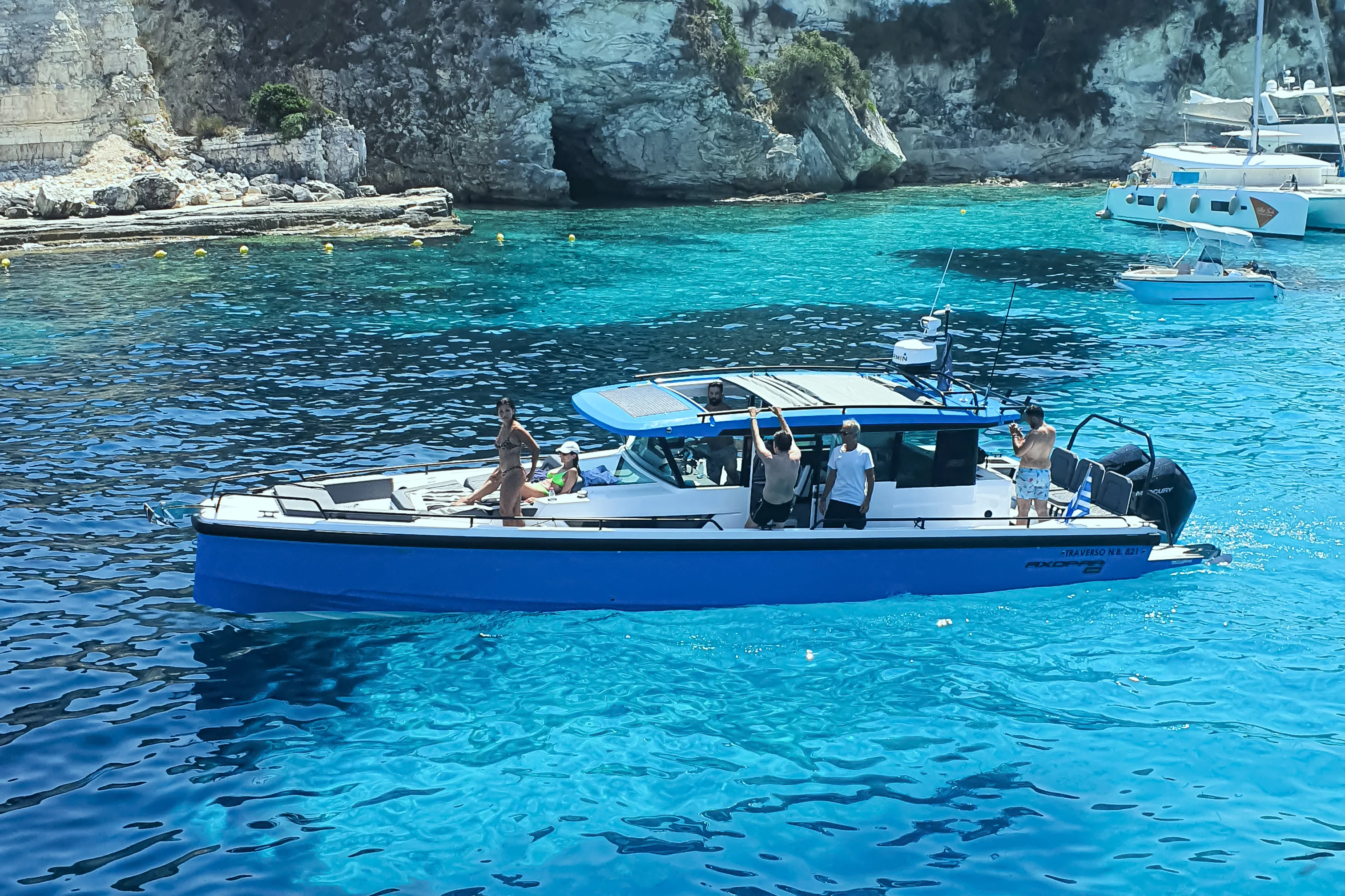 Axopar 37 XC Cross Cabin TRAVERSO — foto dello yacht n. 17