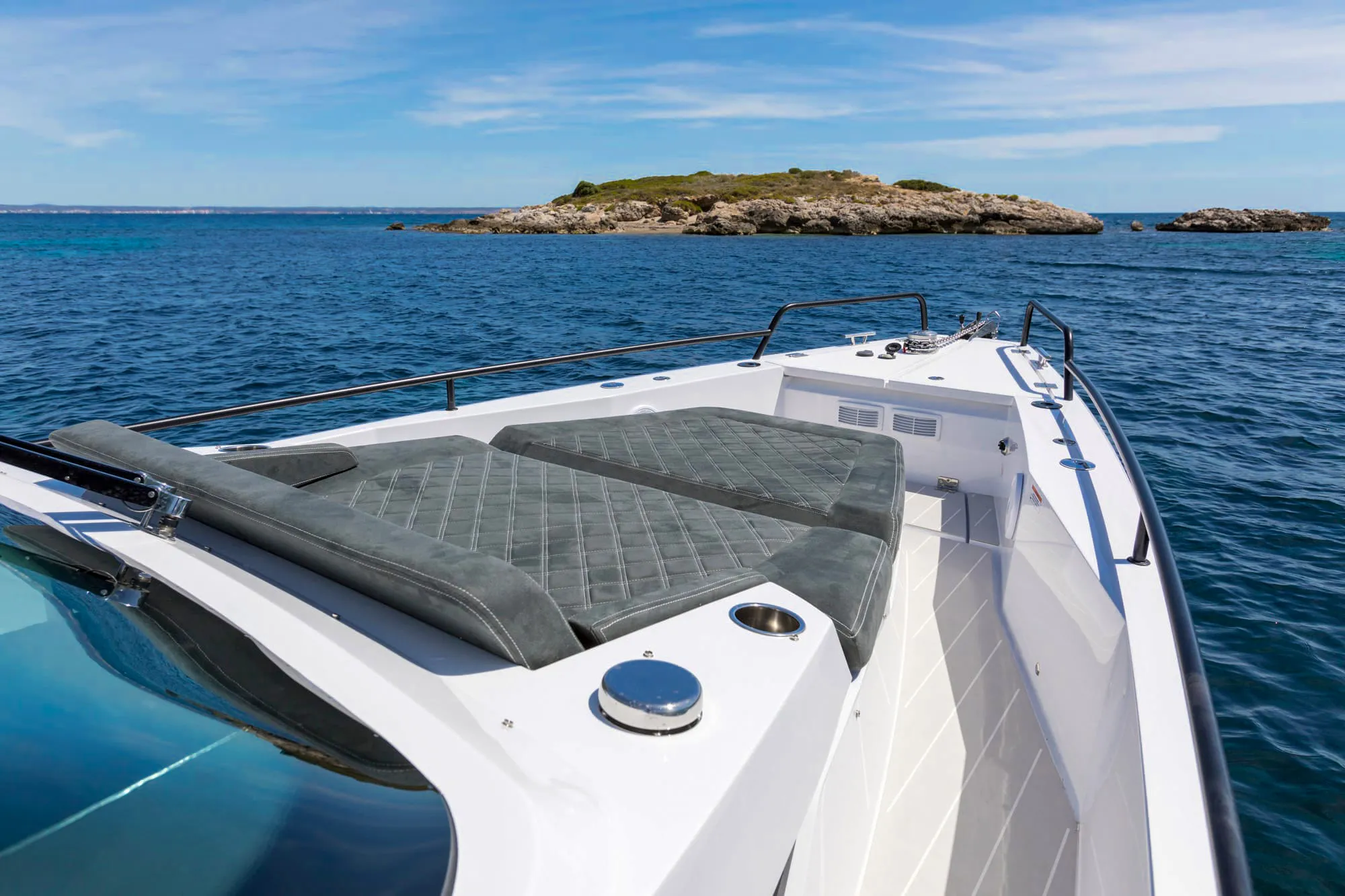 Axopar 37 XC Cross Cabin TRAVERSO — foto dello yacht n. 15