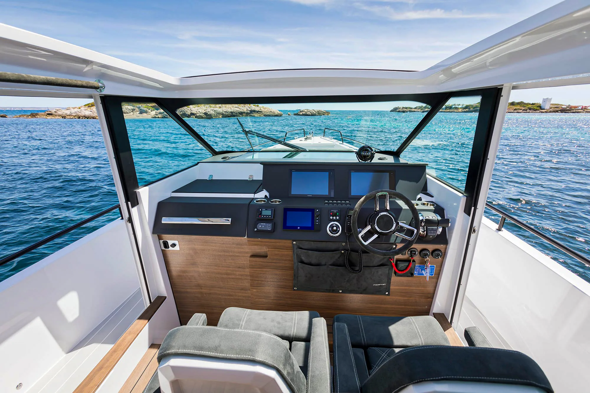 Axopar 37 XC Cross Cabin TRAVERSO — foto dello yacht n. 14