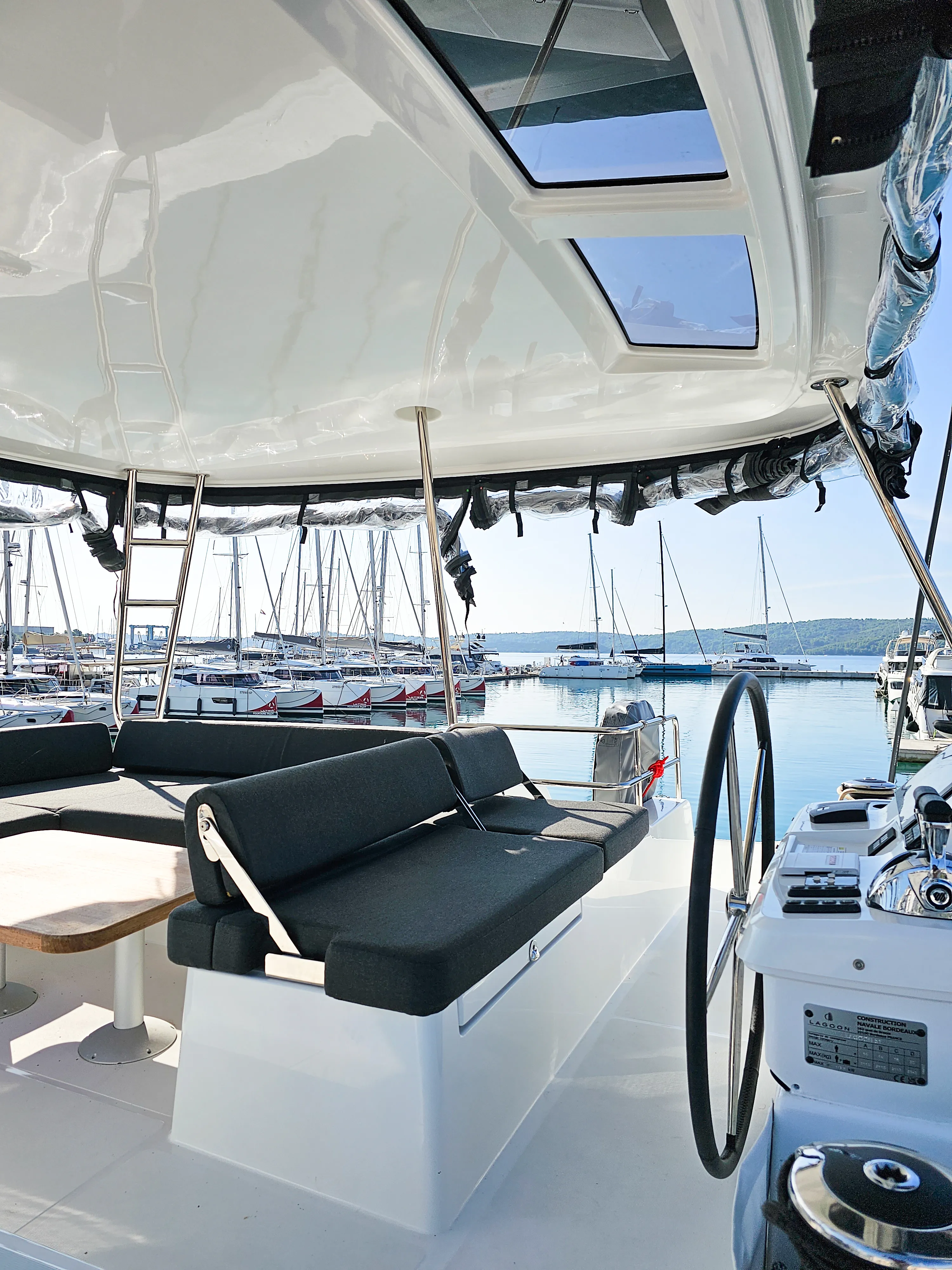 Lagoon 51 Nevera — fotografia jachty 12