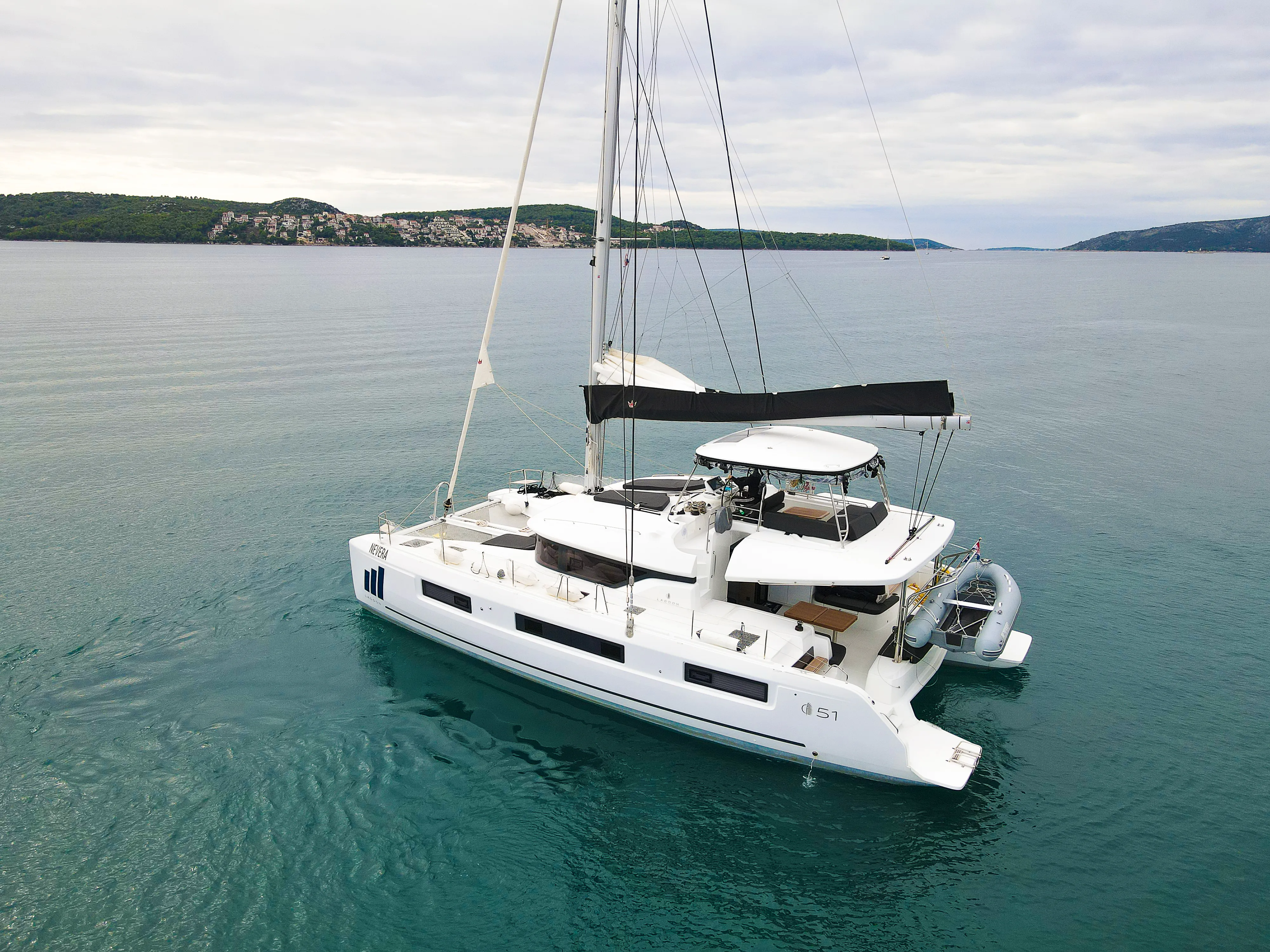 Lagoon 51 Nevera — fotografia jachty 14