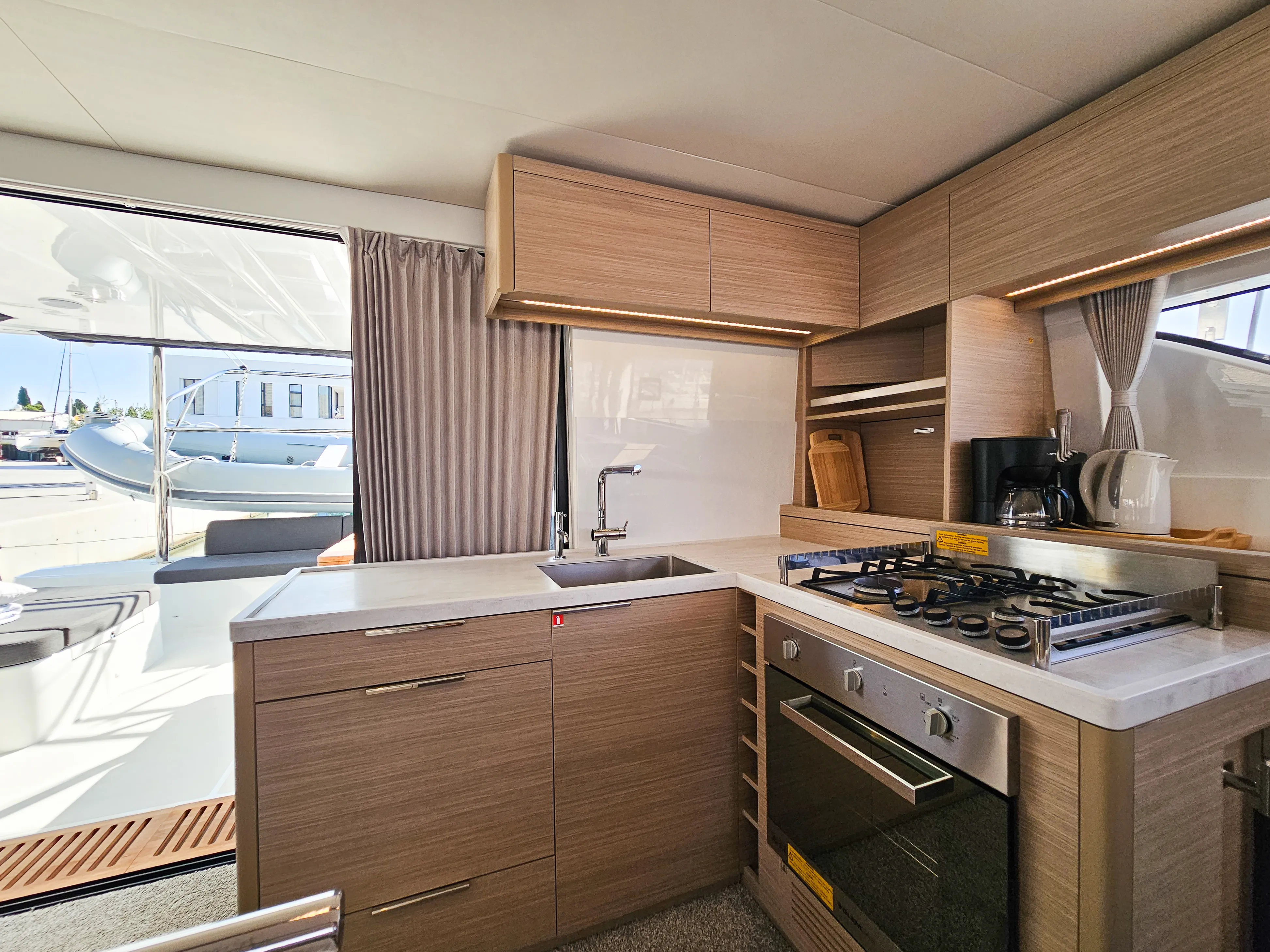 Lagoon 51 Nevera — fotografia jachty 18