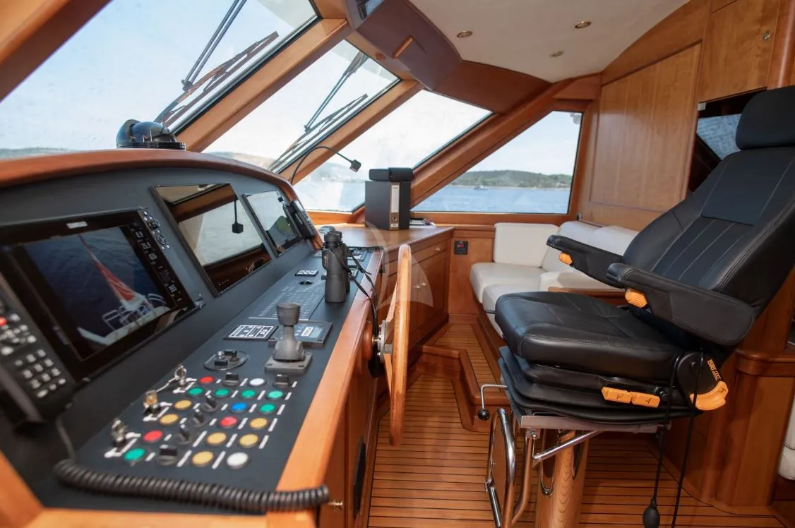 Motoryacht SEA BREEZE II — foto dello yacht n. 6