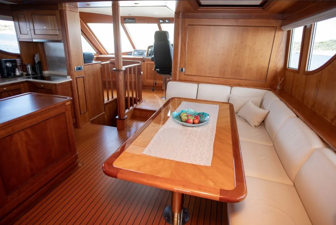Motoryacht SEA BREEZE II — foto dello yacht n. 2