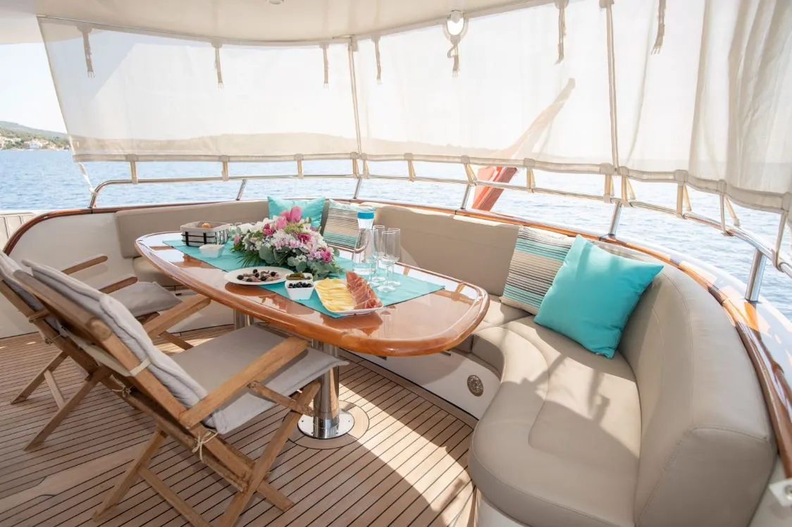 Motoryacht SEA BREEZE II — foto dello yacht n. 13