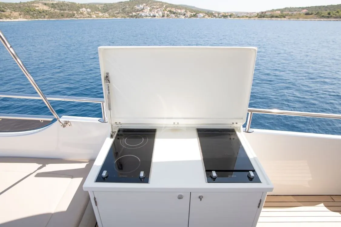 Motoryacht SEA BREEZE II — foto dello yacht n. 11
