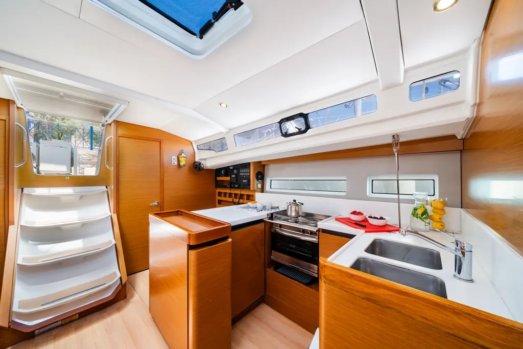 Sun Odyssey 440 AMORGOS — фотография яхты 7
