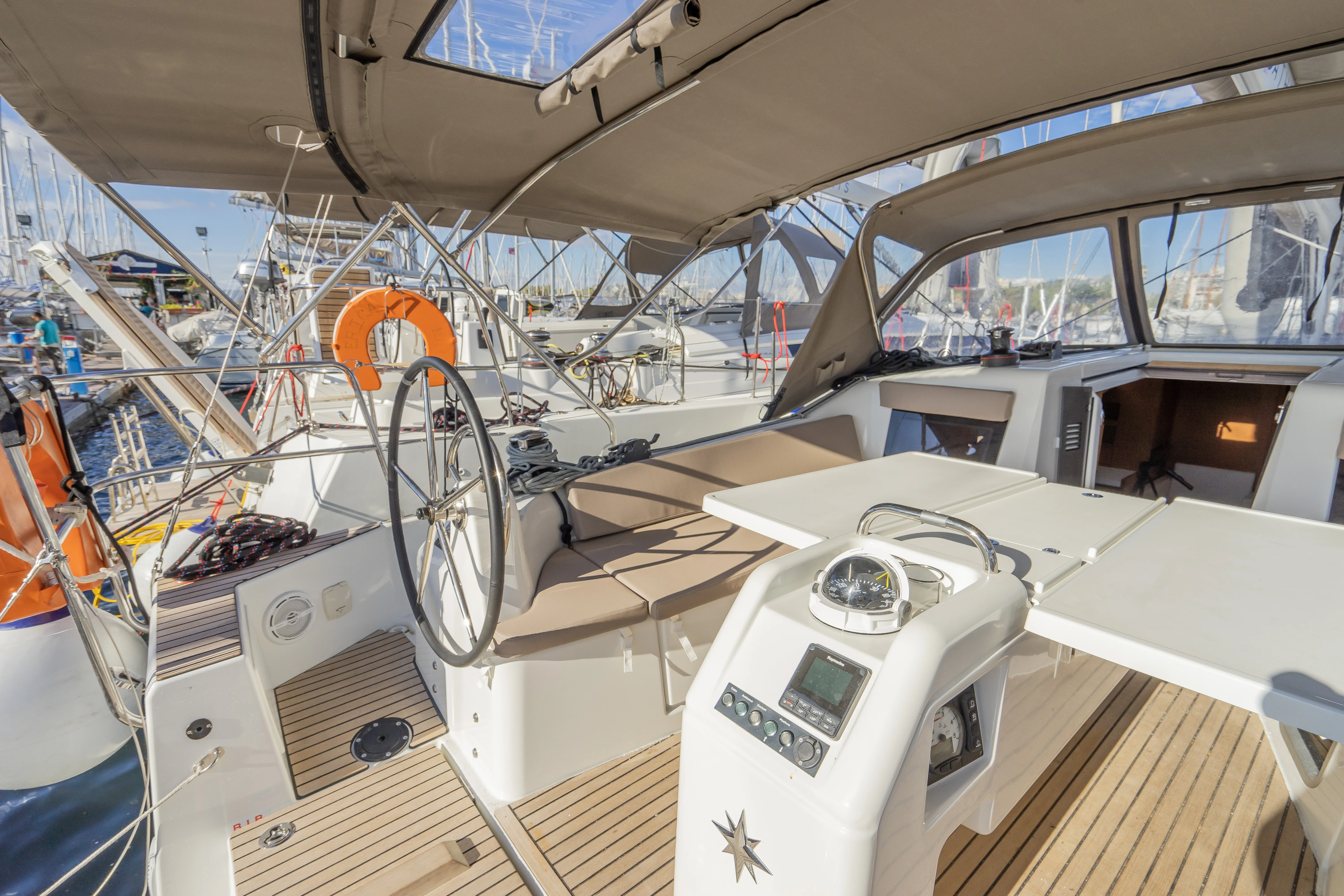 Sun Odyssey 410 SALTY — снимка на яхтата 5