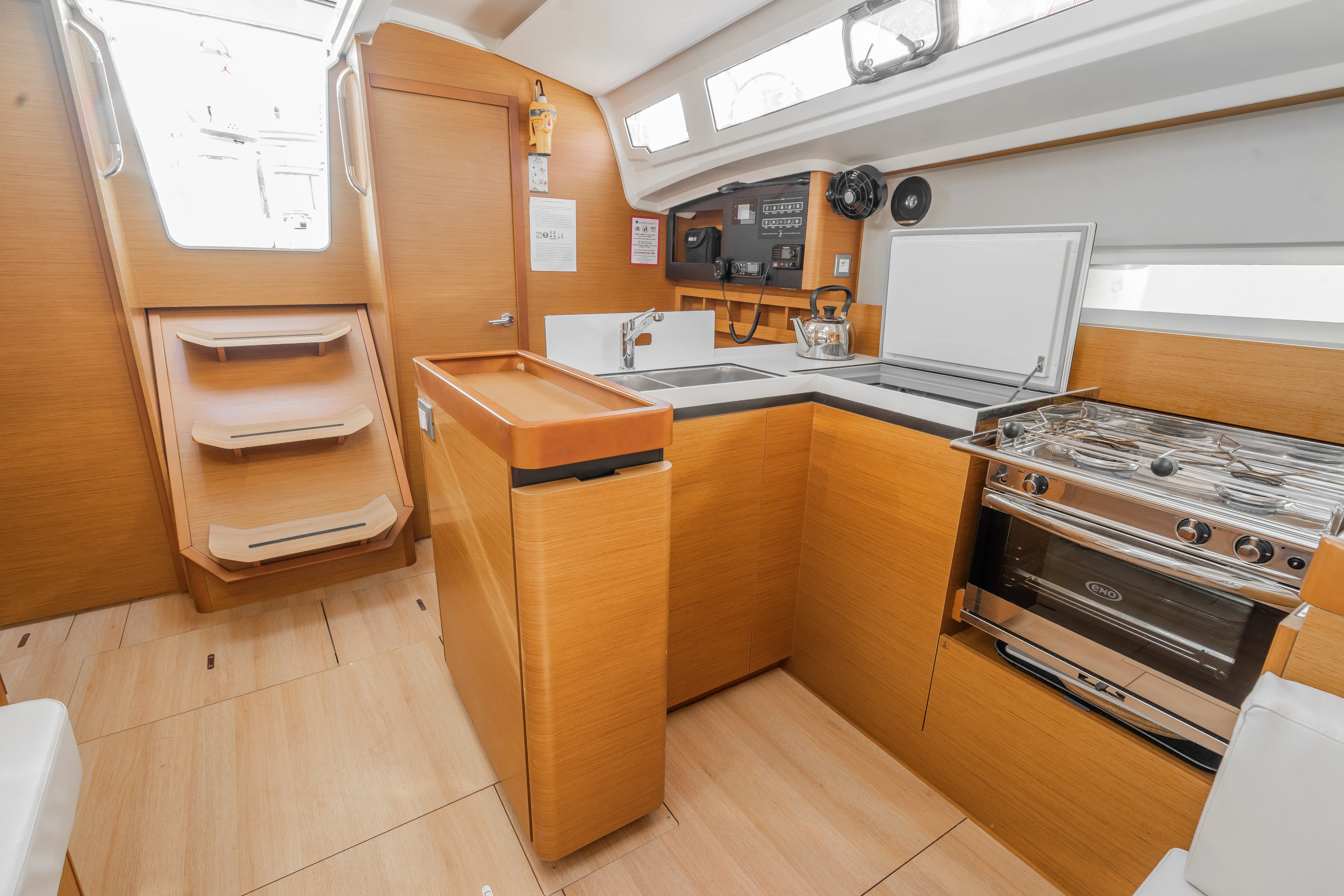 Sun Odyssey 410 SALTY — снимка на яхтата 3