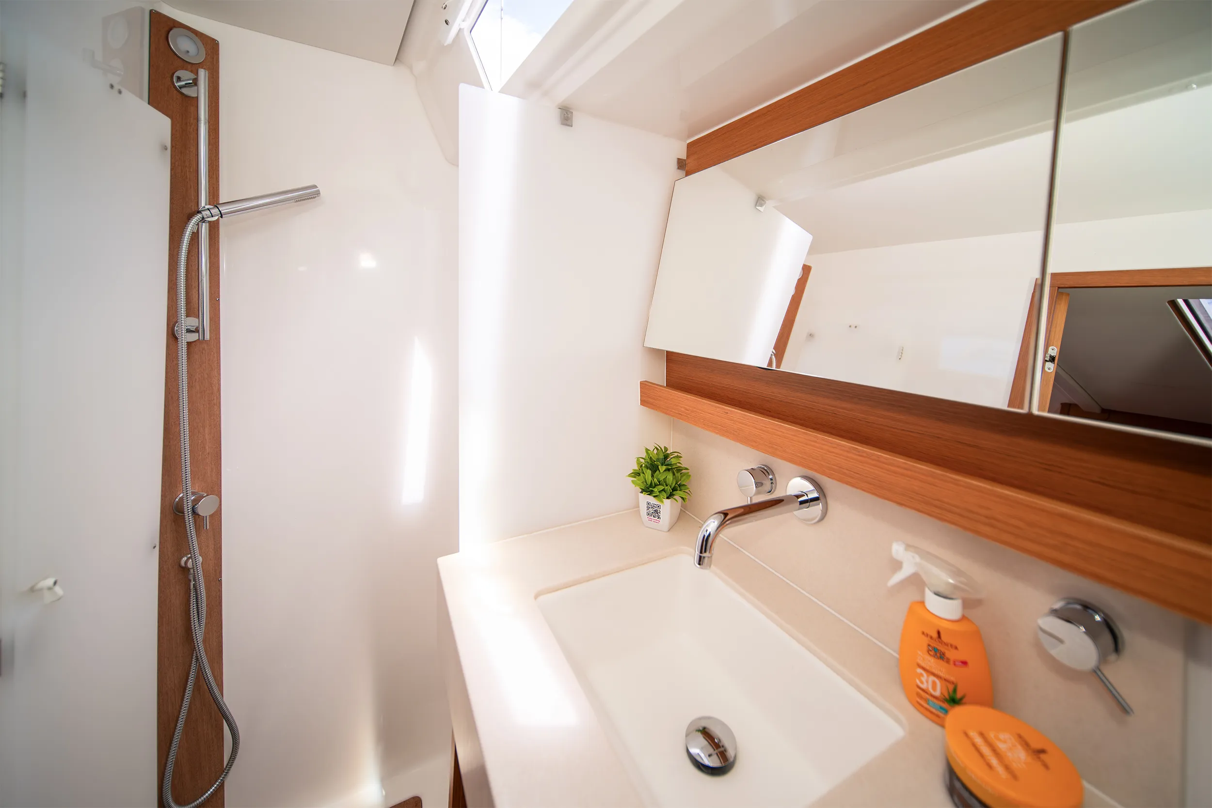 Dufour 470 First Secret — yacht photo 3