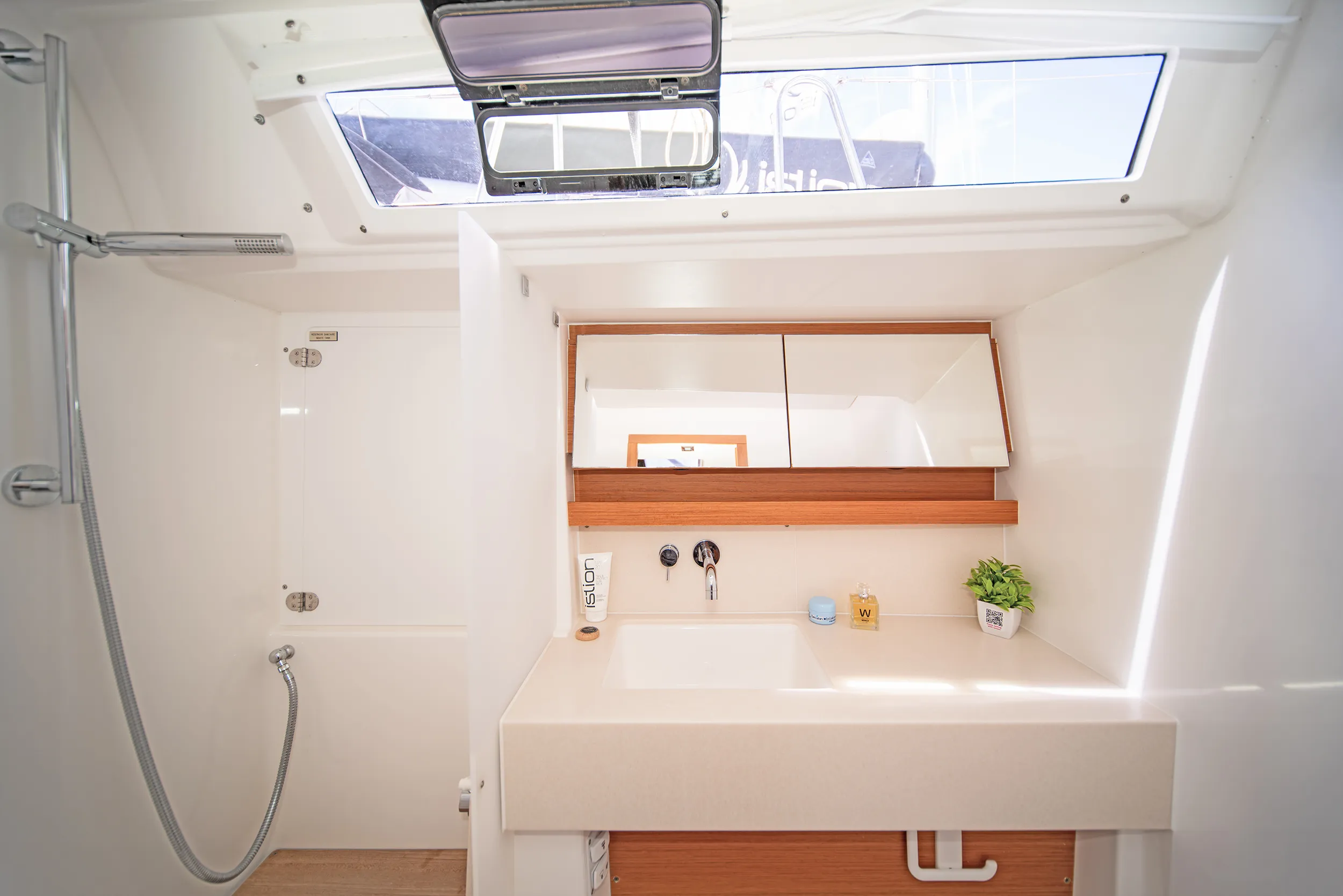 Dufour 470 First Secret — yacht photo 14