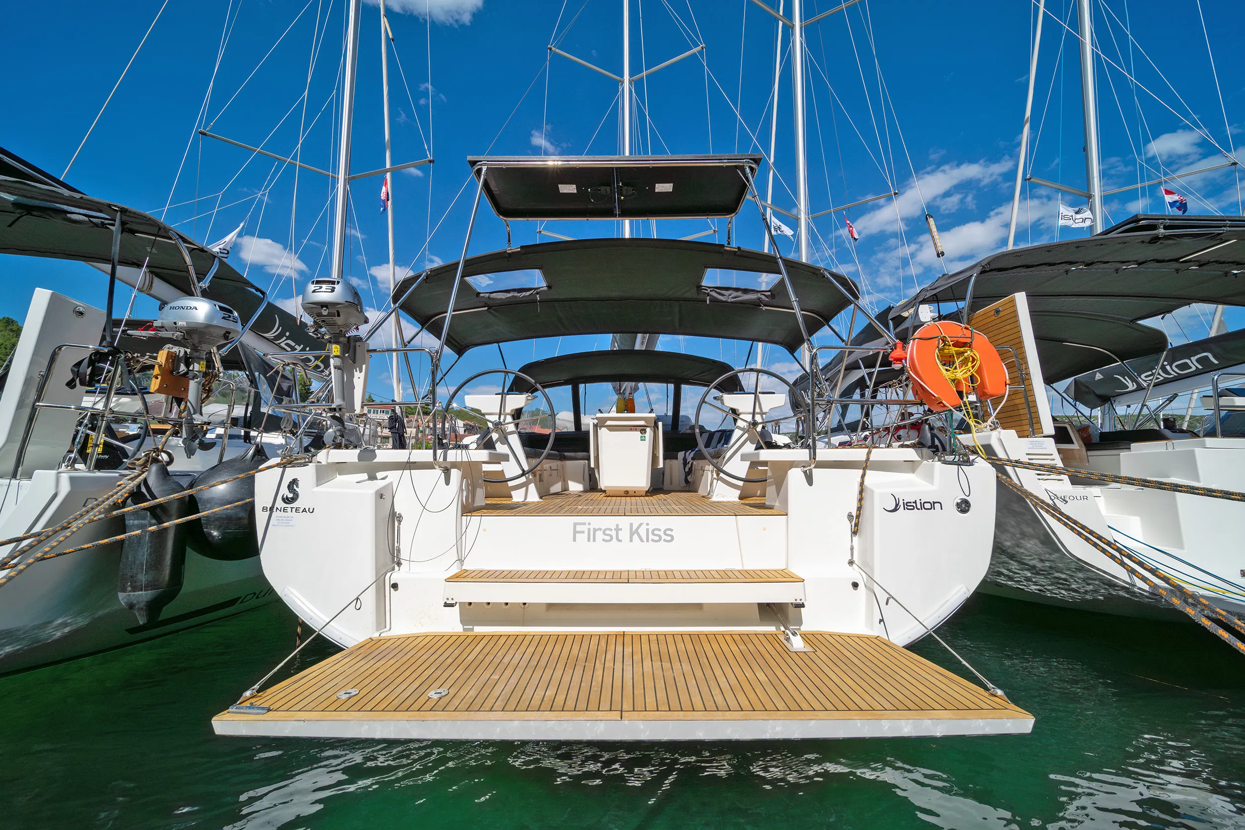Oceanis 46.1 First Kiss — yacht photo 2