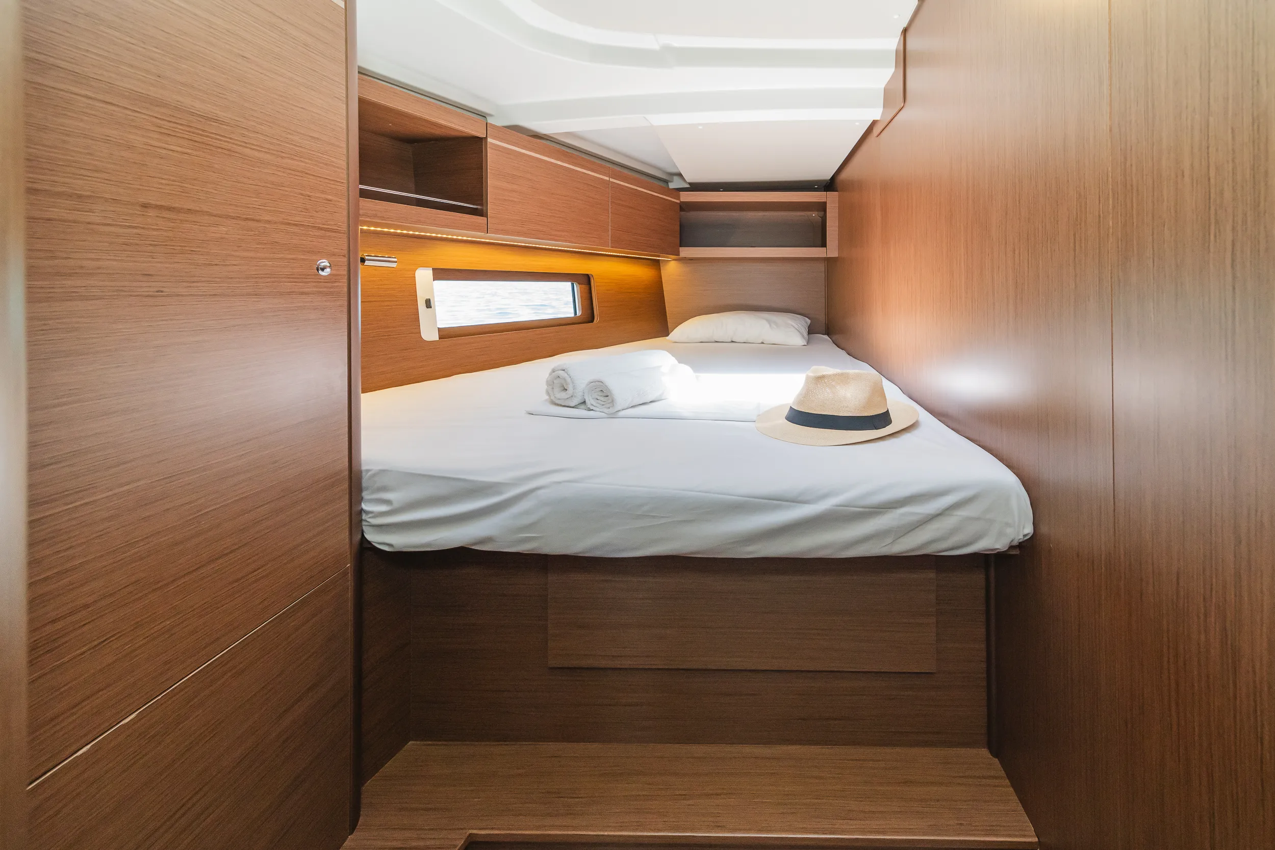 Oceanis 46.1 First Kiss — yacht photo 7