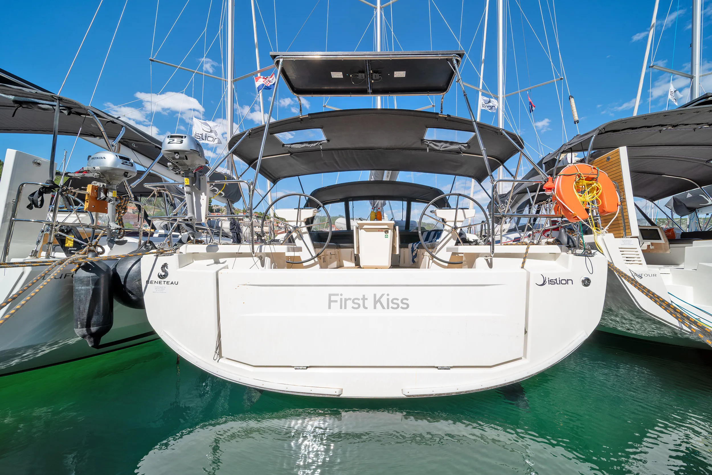 Oceanis 46.1 First Kiss — yacht photo 3