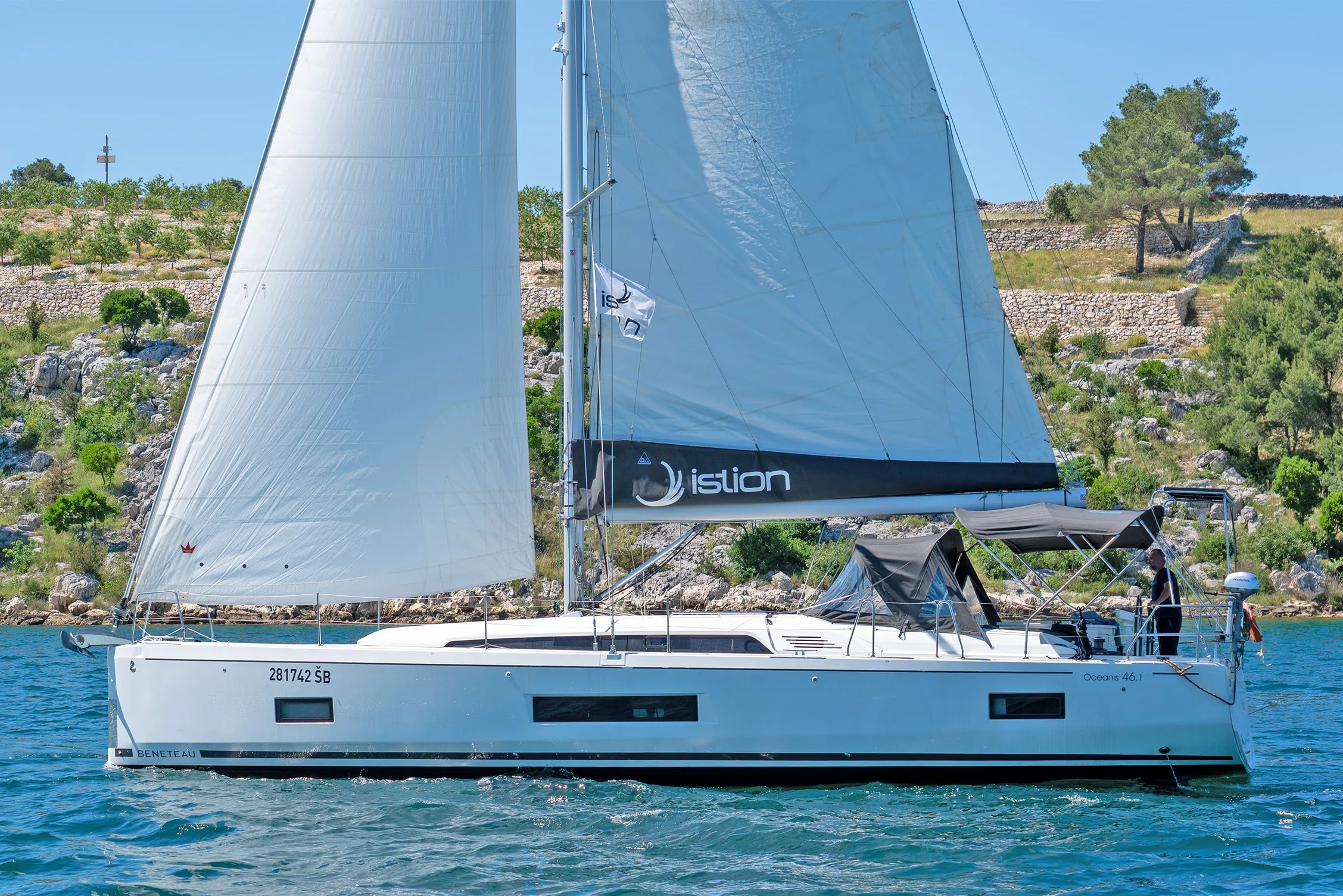 Oceanis 46.1 First Kiss — yacht photo 5