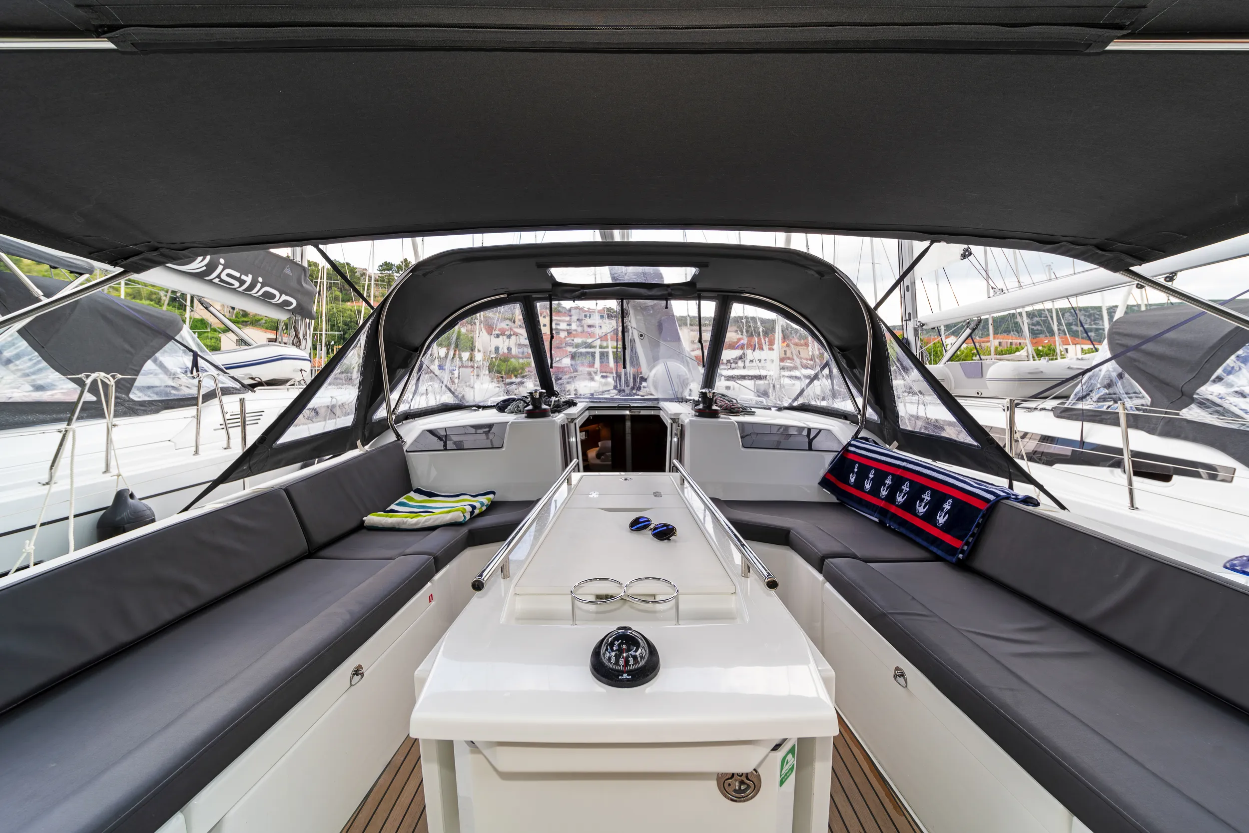 Oceanis 40.1 First Touch — yacht photo 12