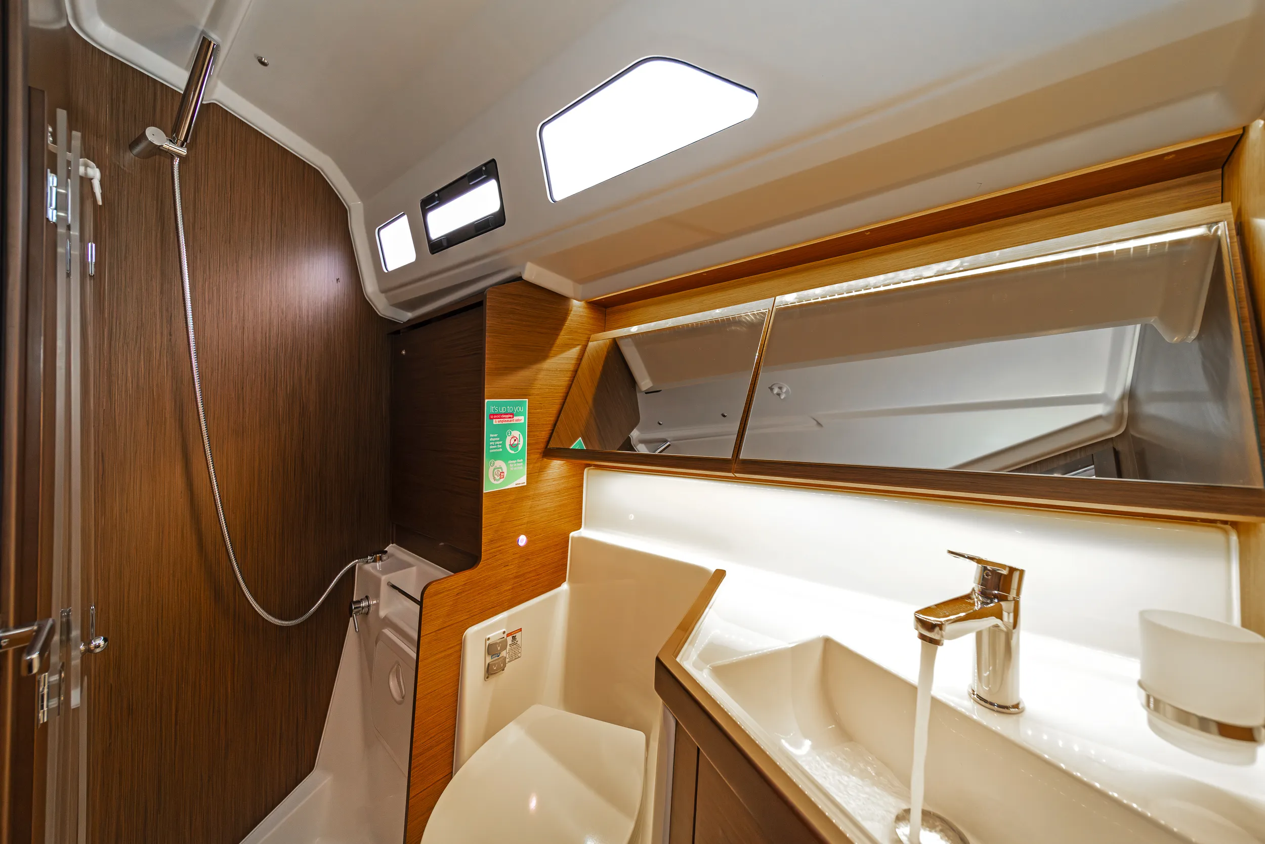 Oceanis 40.1 First Touch — yacht photo 2